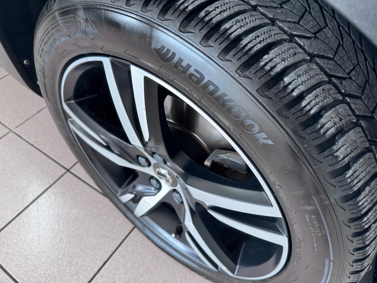 VOLVO XC40 2.0D 190cv GEARTRONIC 4WD R-DESIGN