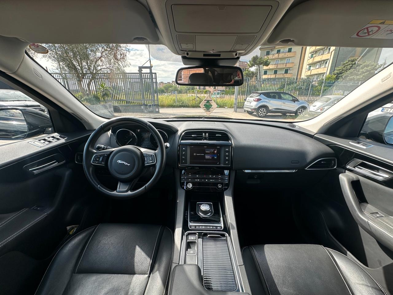 Jaguar F-Pace 2.0 D 180 CV