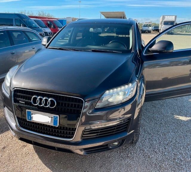 Audi Q7 3.0 V6 TDI 233CV quattro tiptronic 7 posti sospensioni