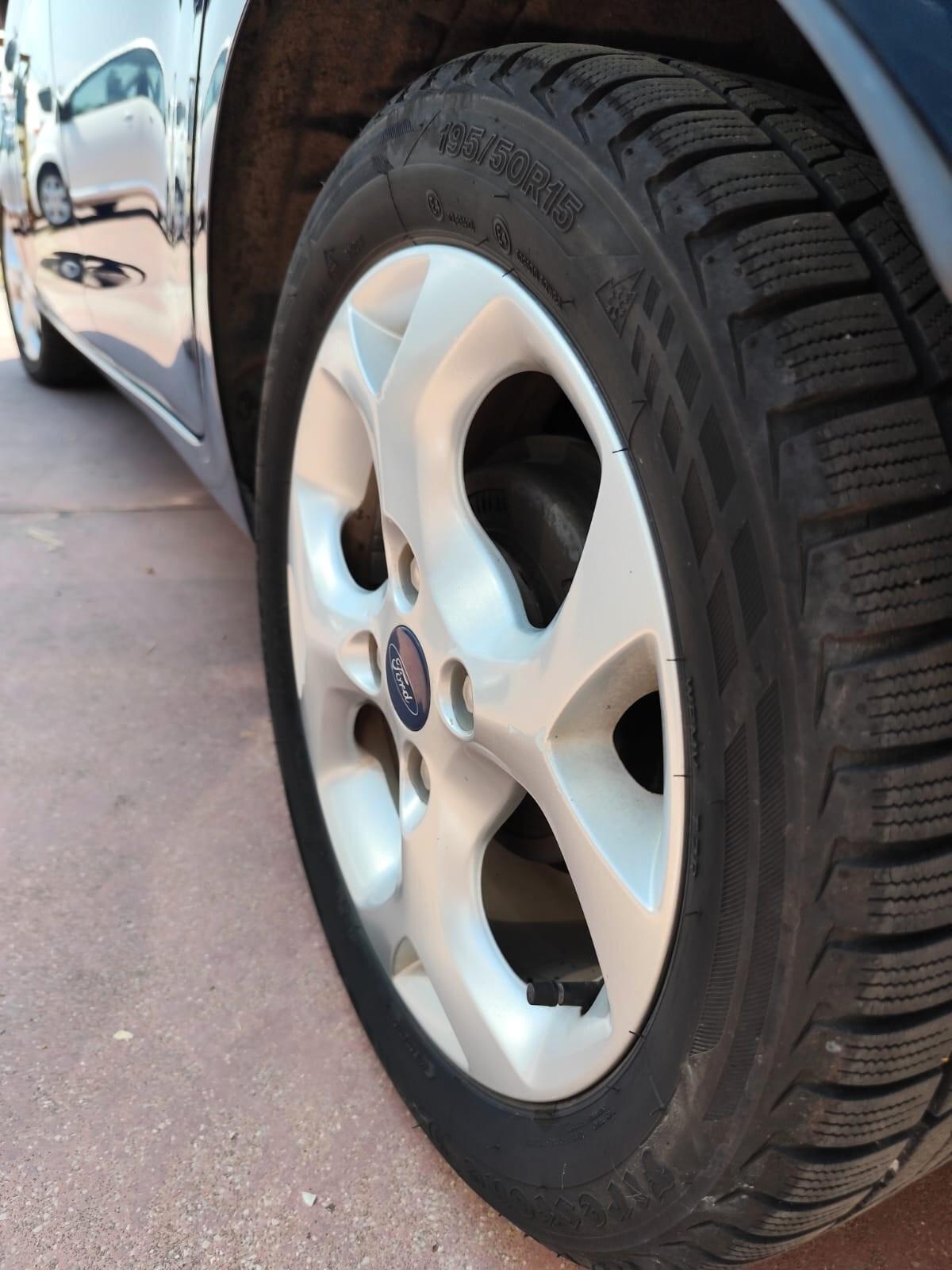 Ford Fiesta 5p Titanium