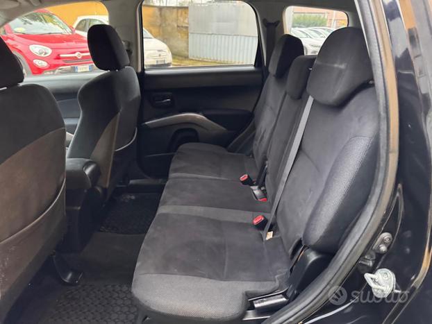 MITSUBISHI Outlander 7 posti 2.0 DI-D Intense DP