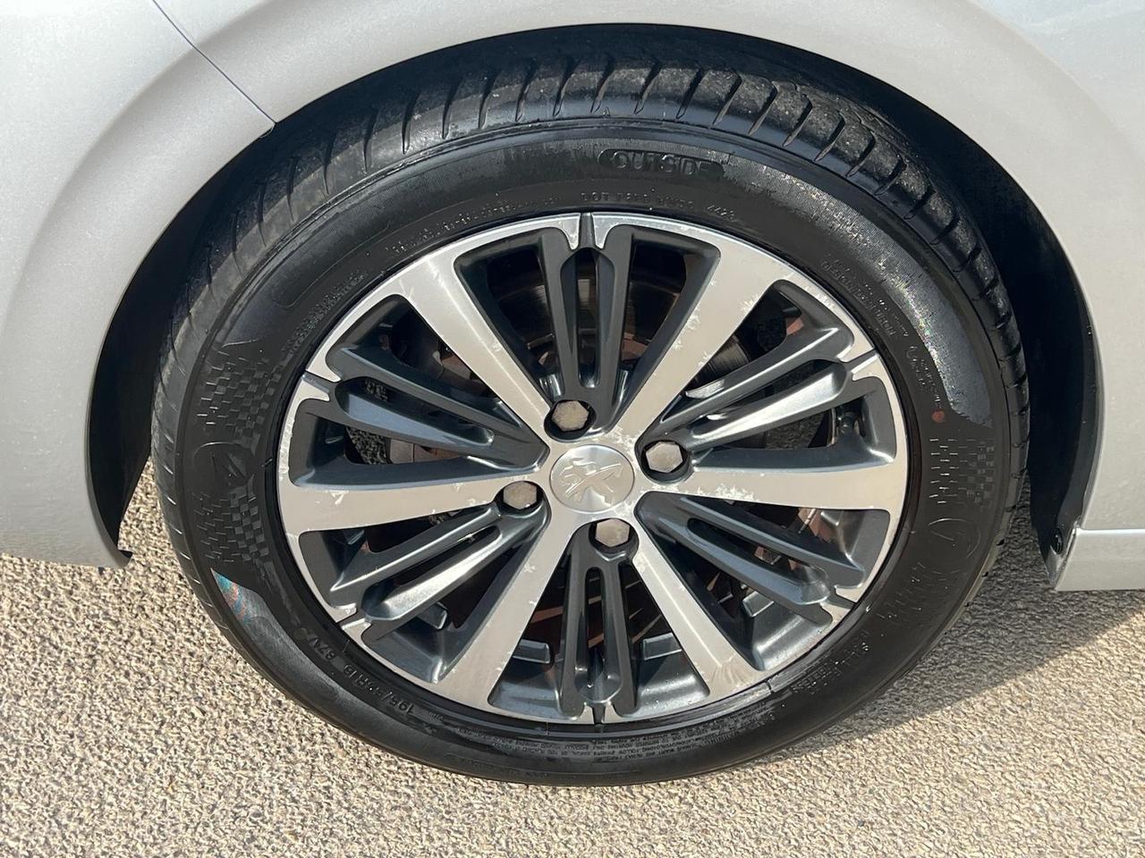 Peugeot 208 BlueHDi 75 5 porte Allure