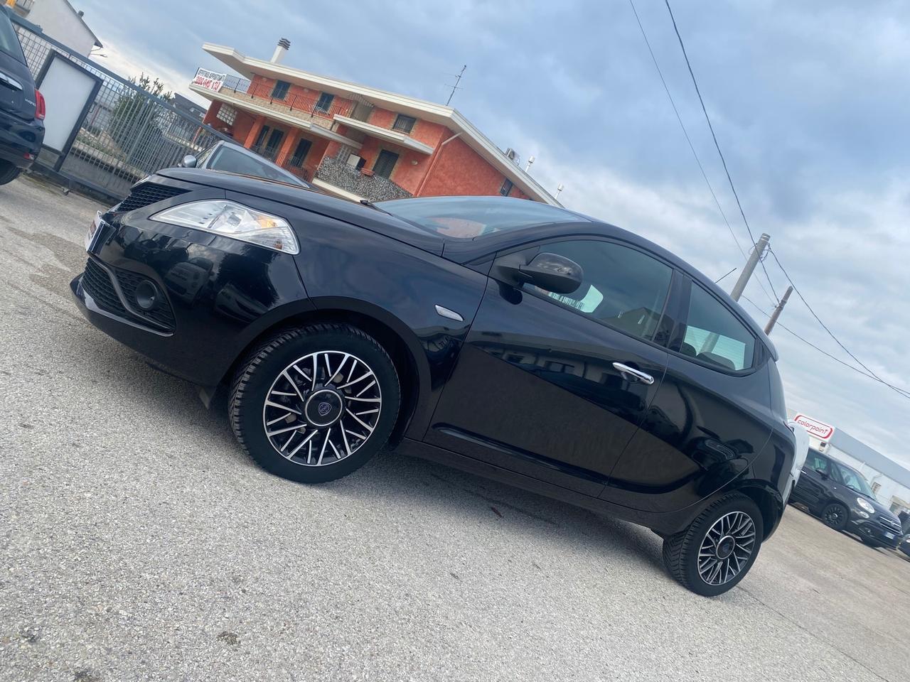 Lancia Ypsilon 1.2 69 CV 5 porte GPL Ecochic Gold