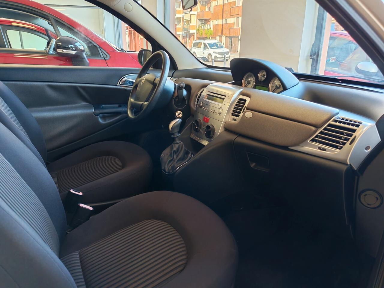 Lancia Ypsilon - TAGLIANDATA - tenuta MOLTO bene !!!