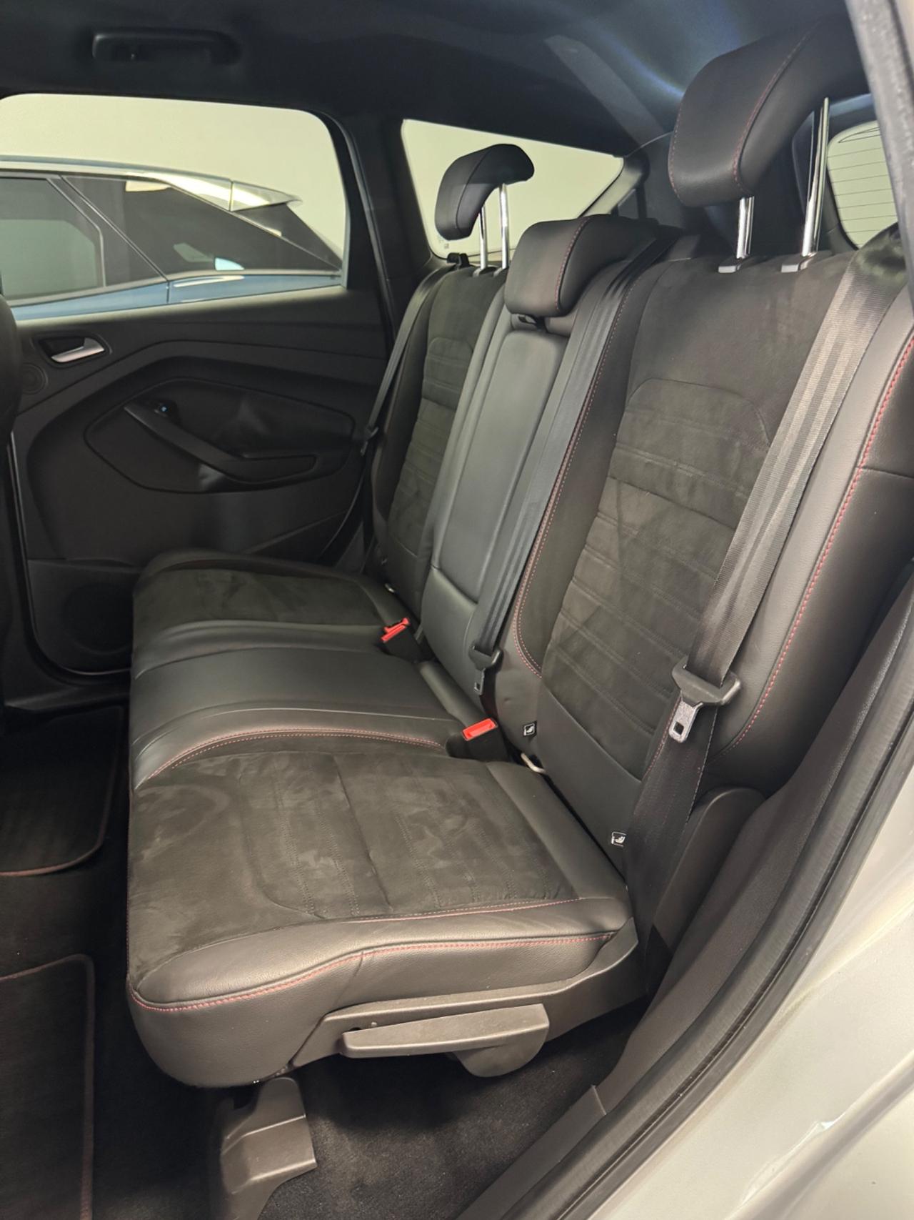 Ford Kuga 1.5 TDCI 120 CV 2WD ST-Line