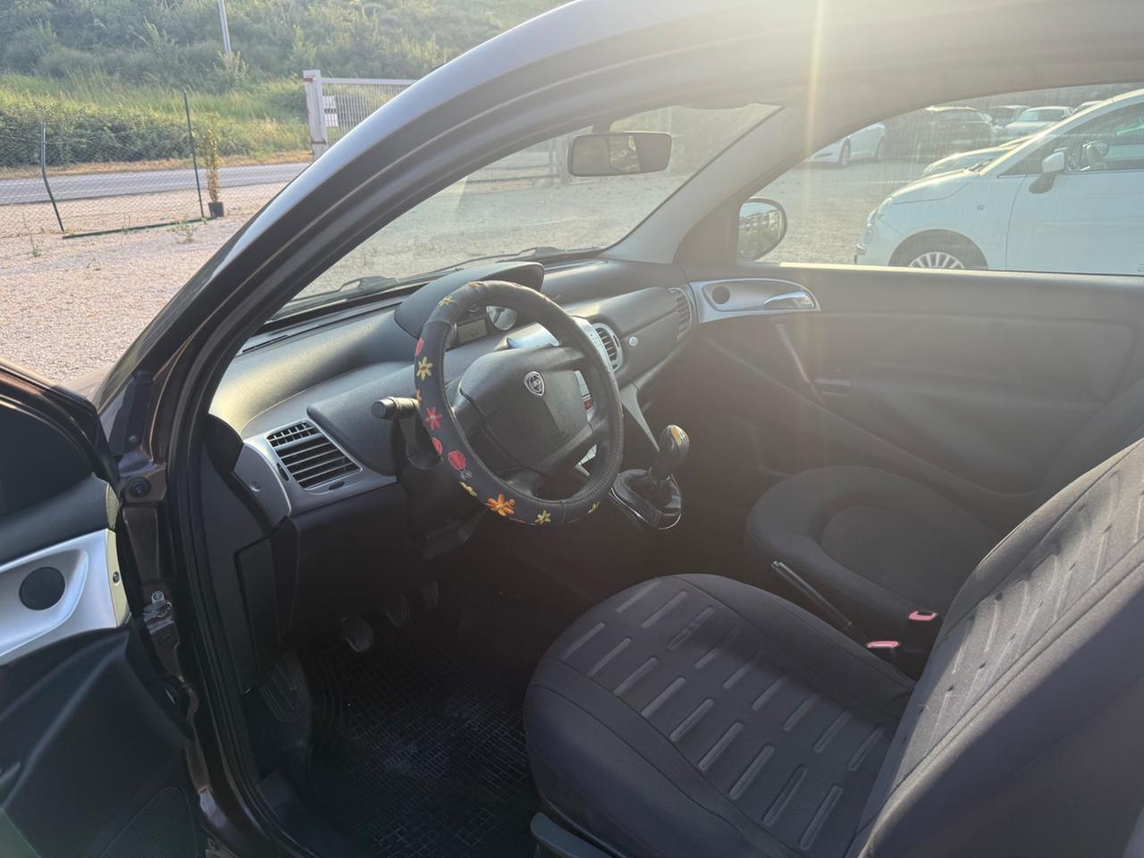 Lancia Ypsilon 1.3 MJT 75 CV 2.999€ PERMUTE