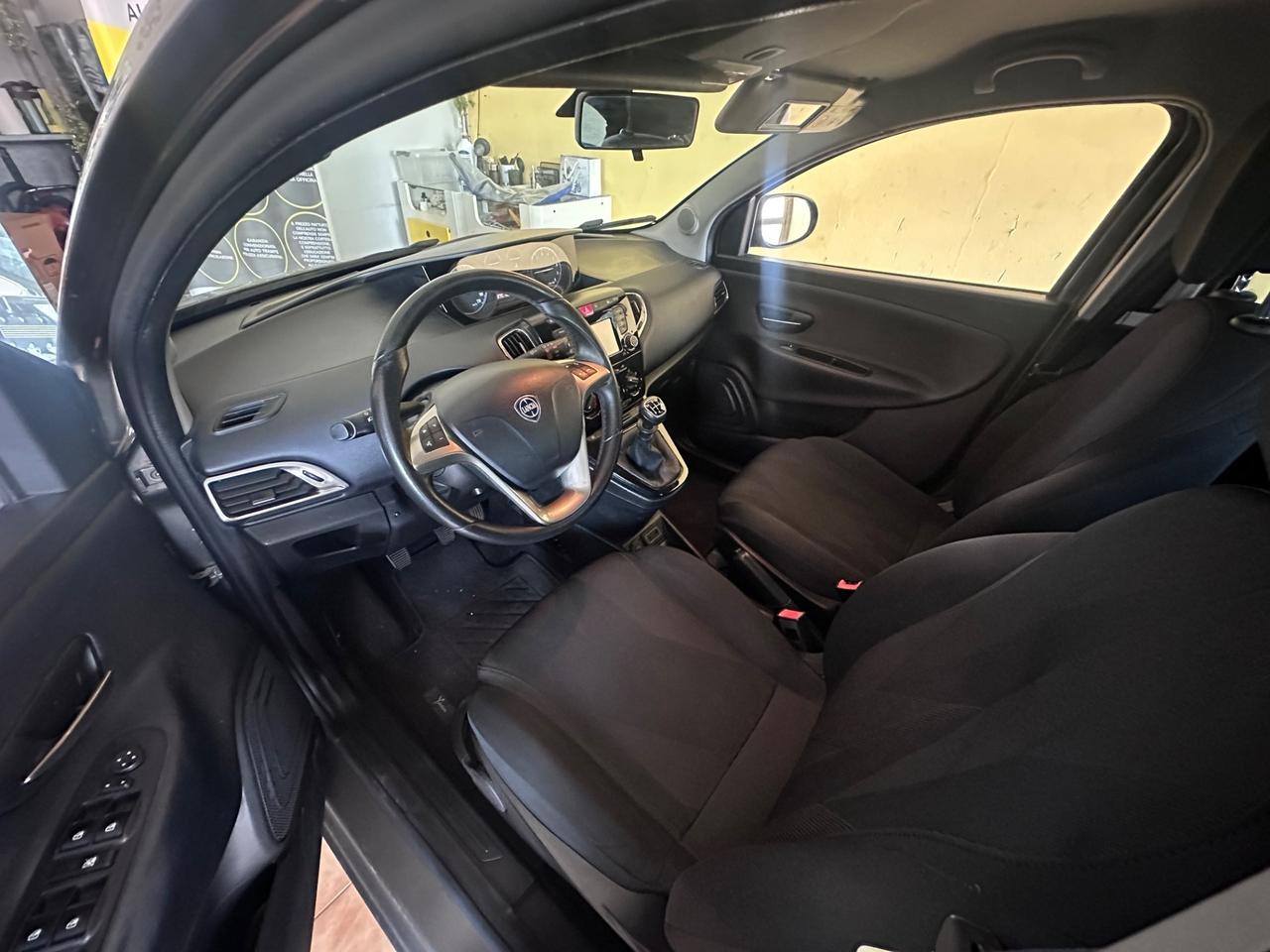 Lancia Ypsilon 1.2benz. Platinum 76.000km