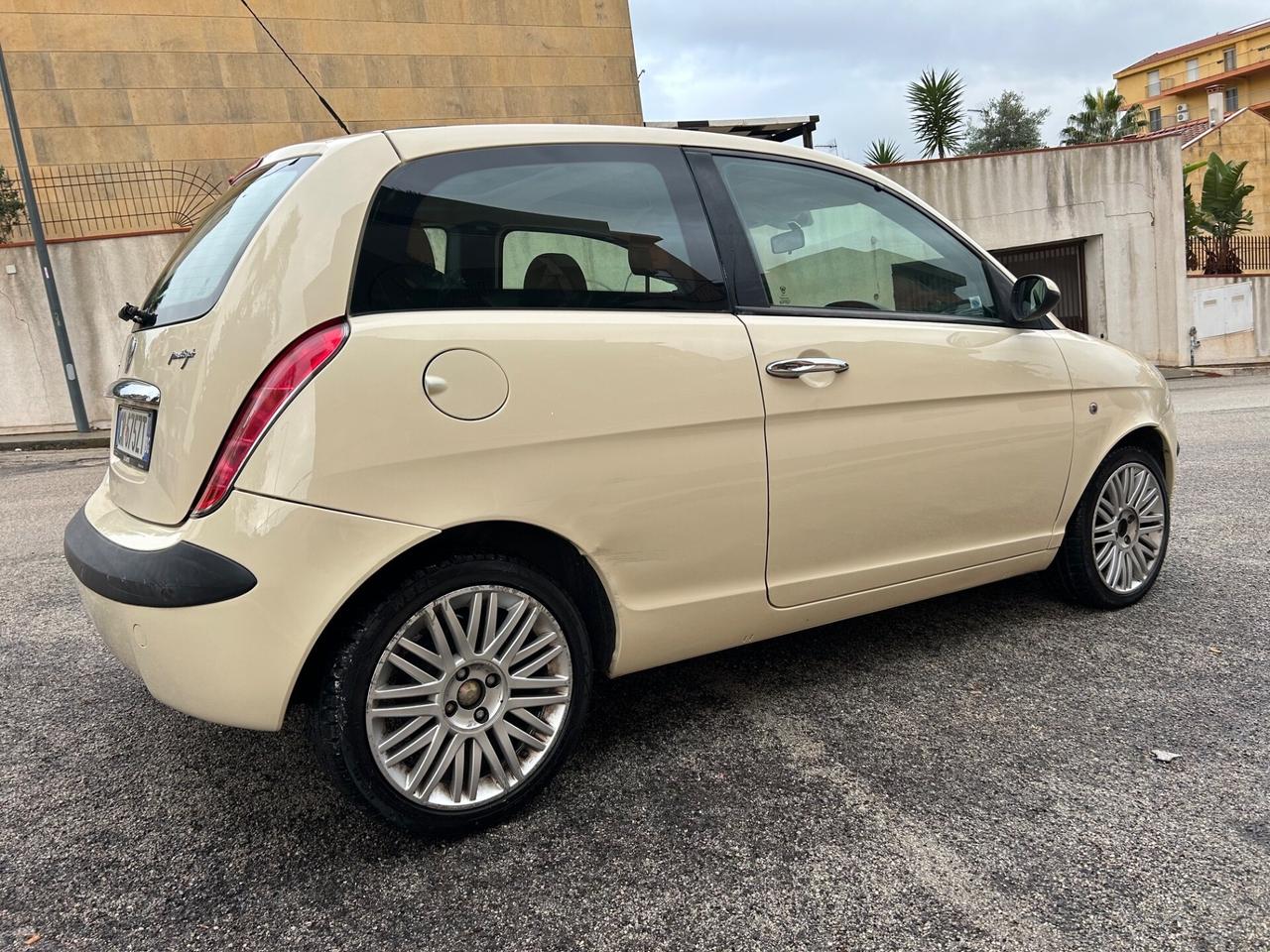 Lancia Ypsilon 1.3 Multijet ideale per neo patenta