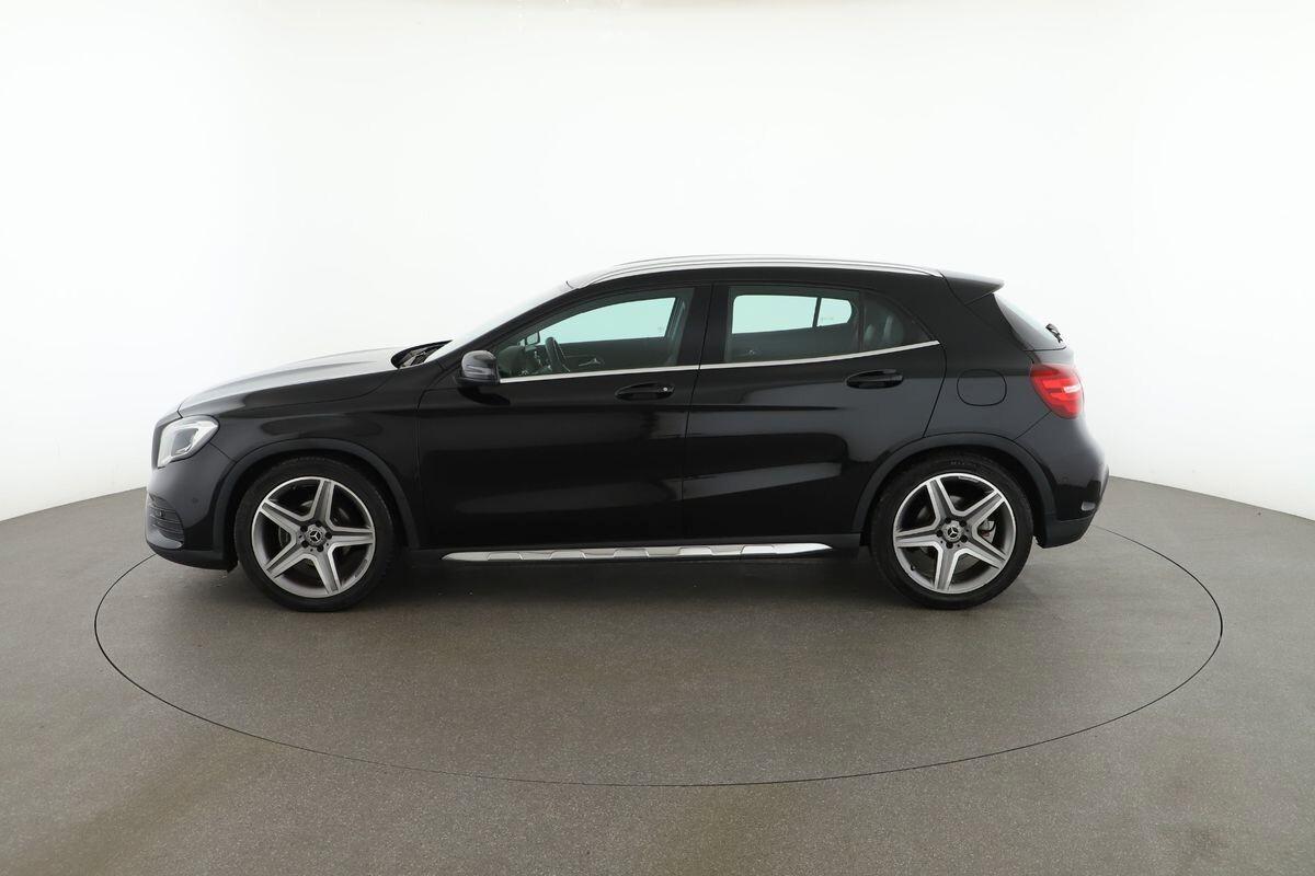 MERCEDES- BENZ GLA 200 D 136CV AMG PREMIUM PLUS 4MATIC