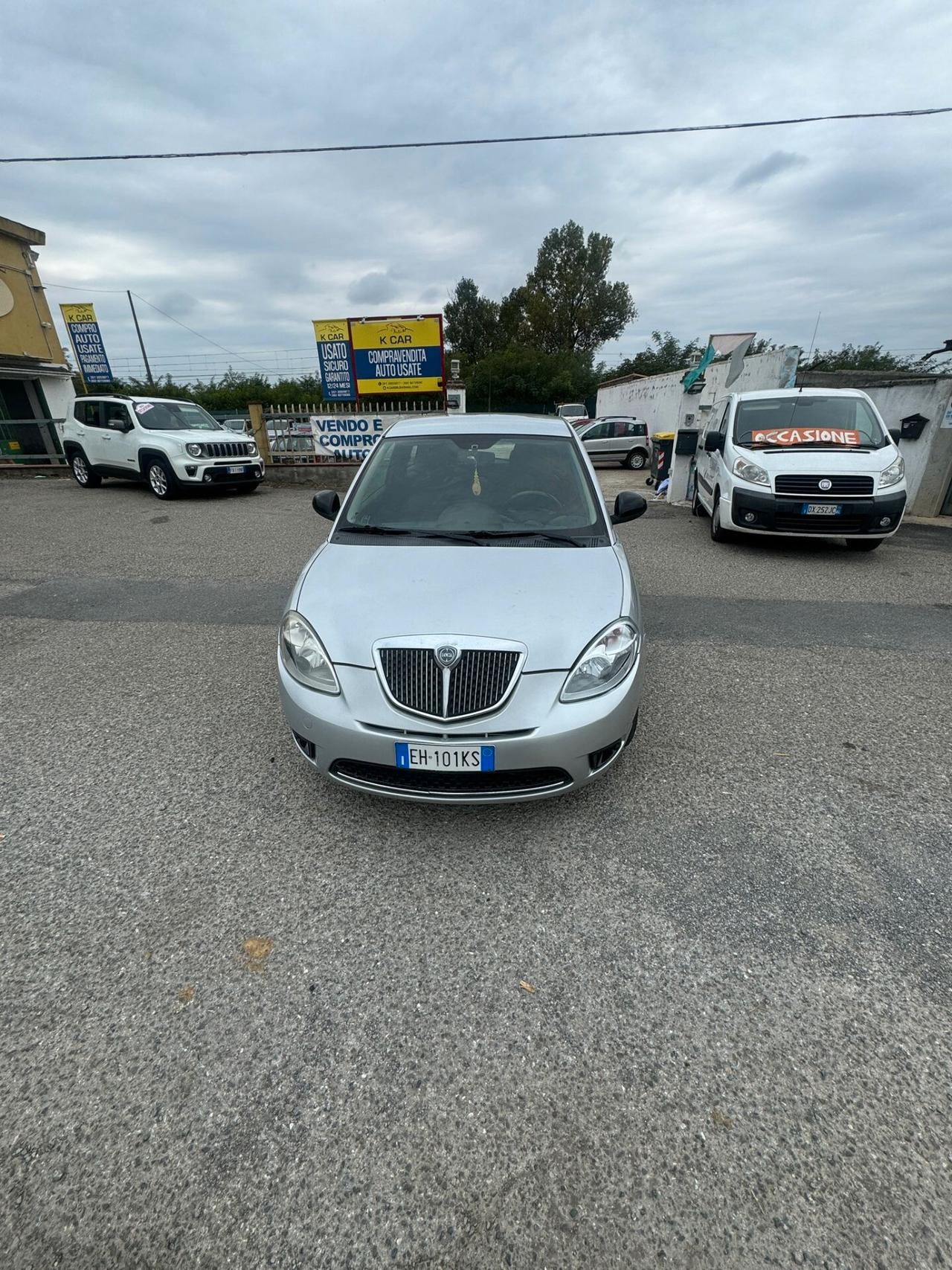 Lancia Ypsilon 1.3 MJT 75 3 p S&S Black&Red