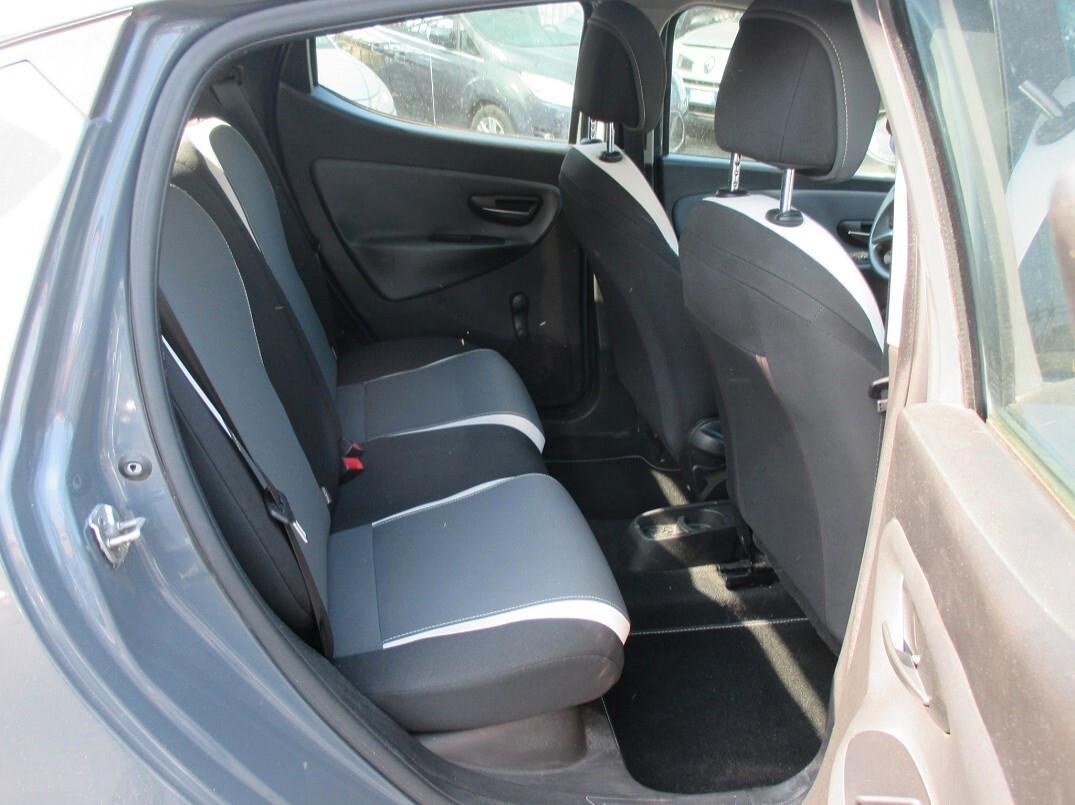 Lancia Ypsilon 0.9 t.air Gold ecochic metano 80cv E6