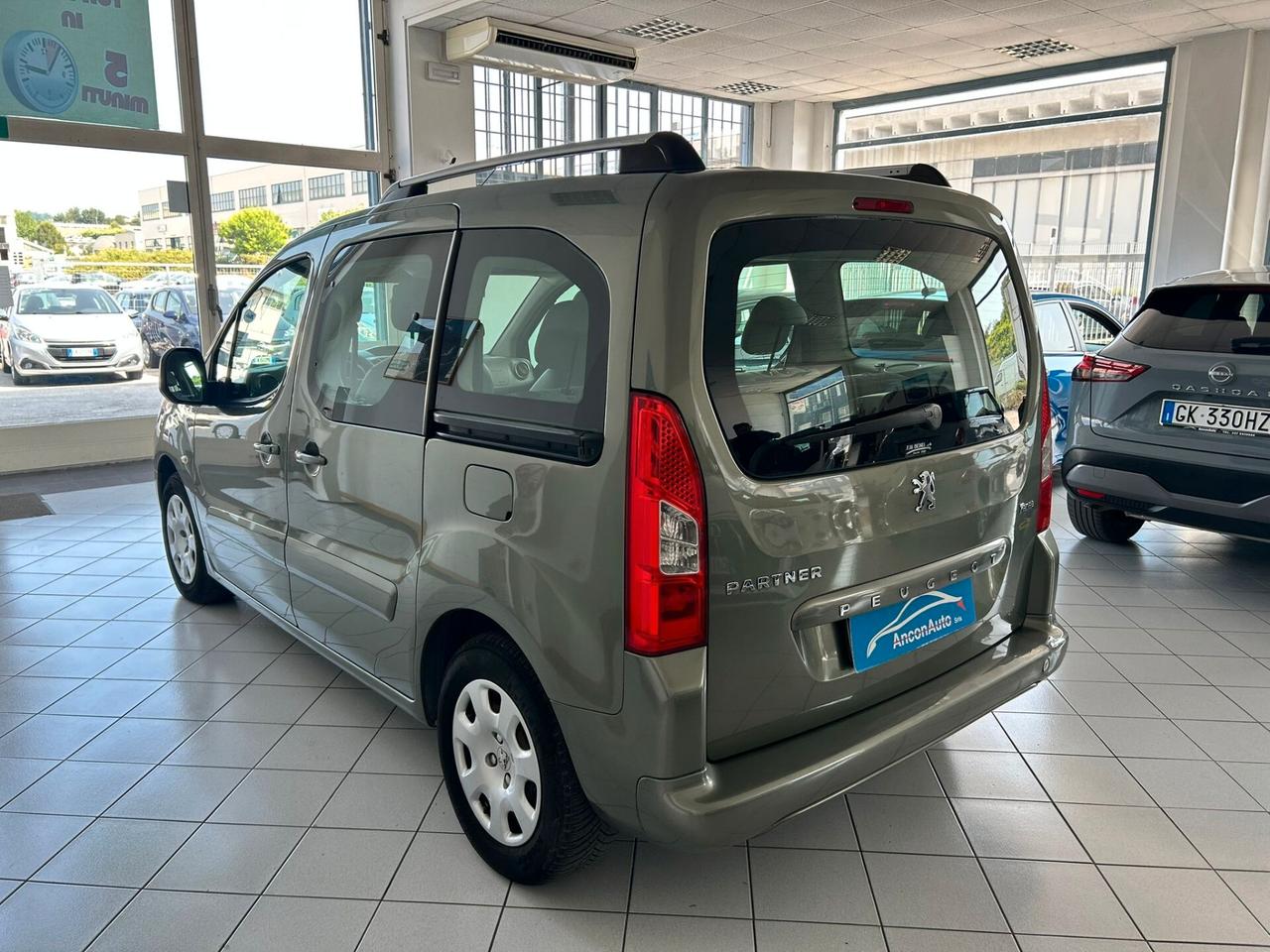 Peugeot Partner Tepee 1.6HDi x neopatentati 2011