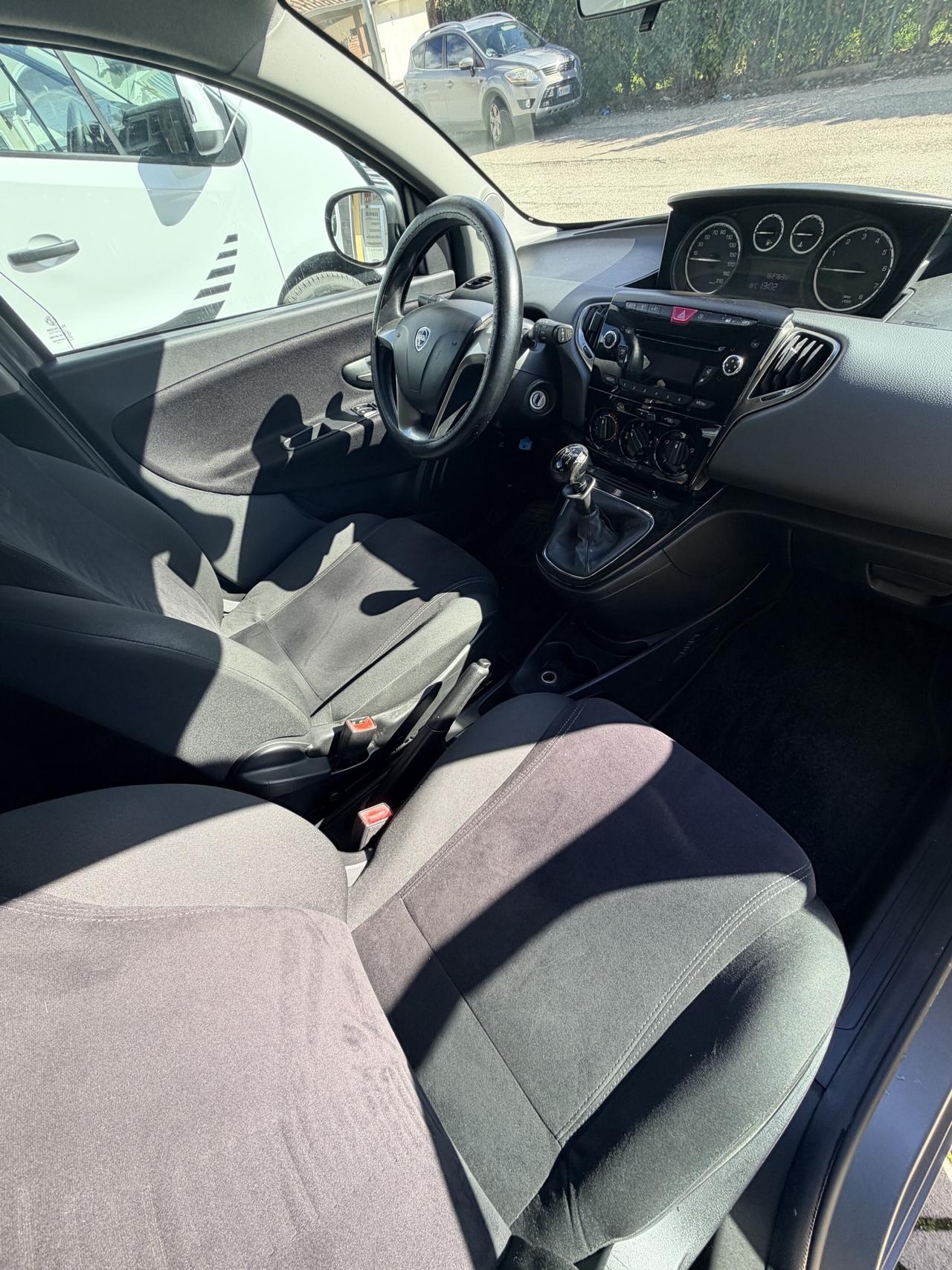 Lancia Ypsilon 1.2 gpl grigio 2015