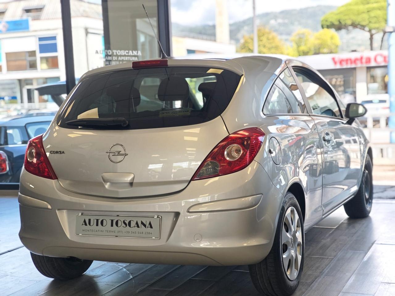 Opel Corsa 1.2 3 porte b-color