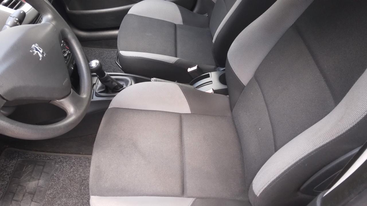 Peugeot 207 1.4 8V 75CV 5p. ONE Line