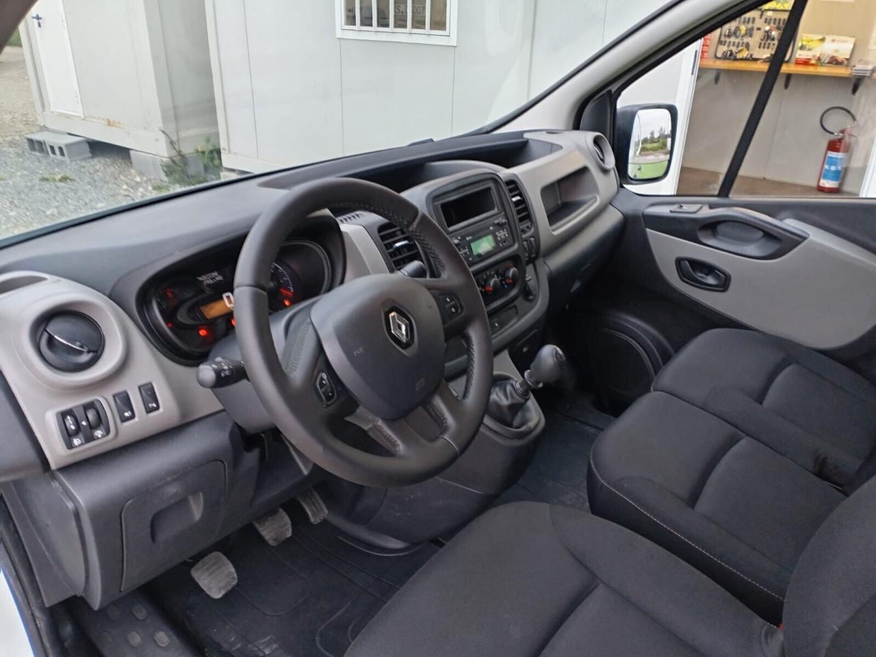 FURGONE CABINATO 3 POSTI RENAULT TRAFIC MOTORE SOSTITUITO