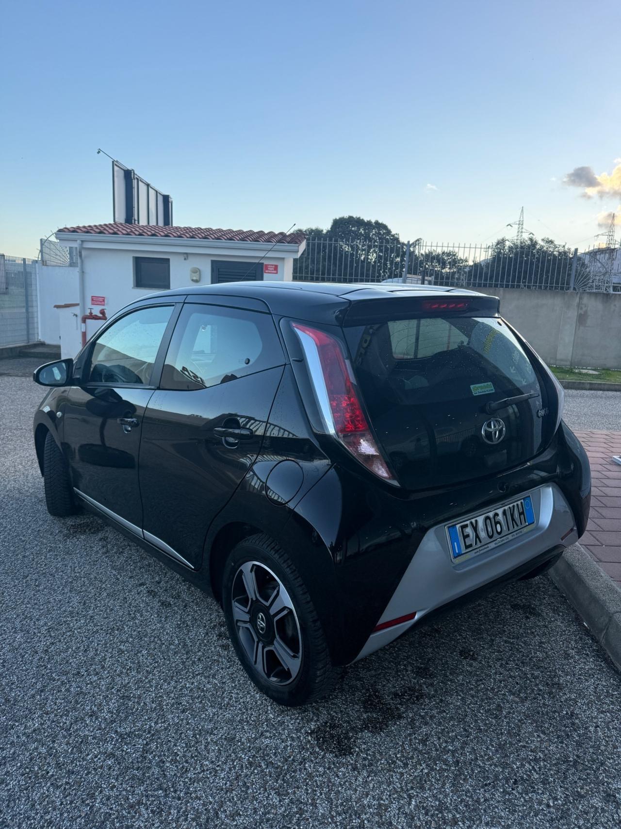 Toyota AYGO 1.0 Lounge XPLAY my14"