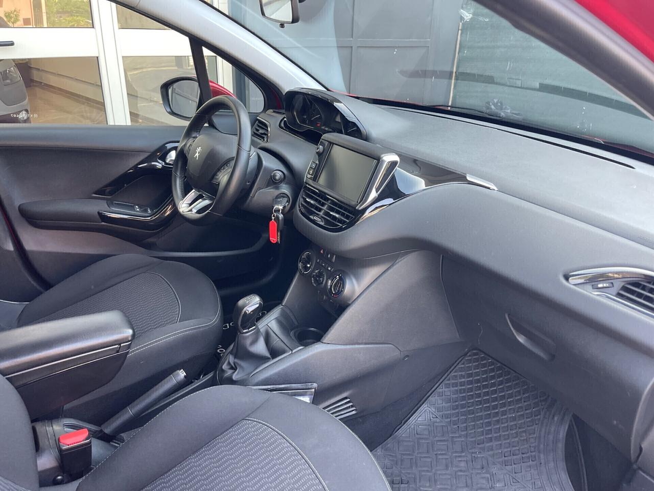 Peugeot 208 PureTech 82 5 porte Allure - Finanziabile