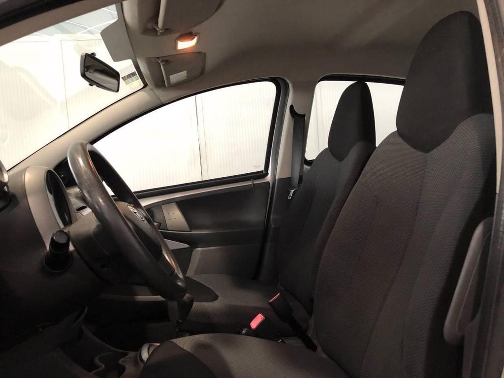 Toyota Aygo 5 Porte 1.0 VVT-i Sol