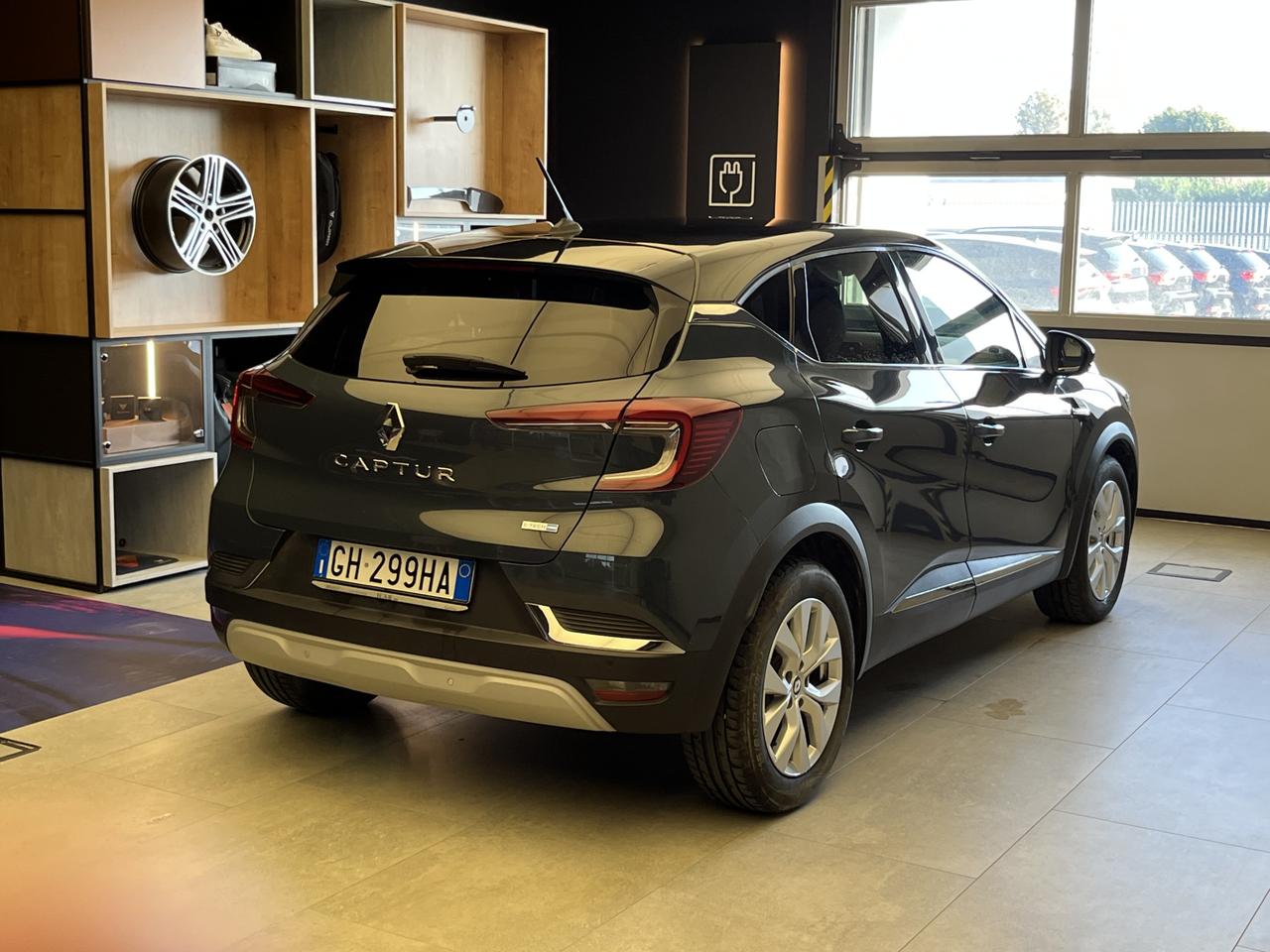 RENAULT Captur II 2019 - Captur 1.6 E-Tech hybrid Intens 145cv auto