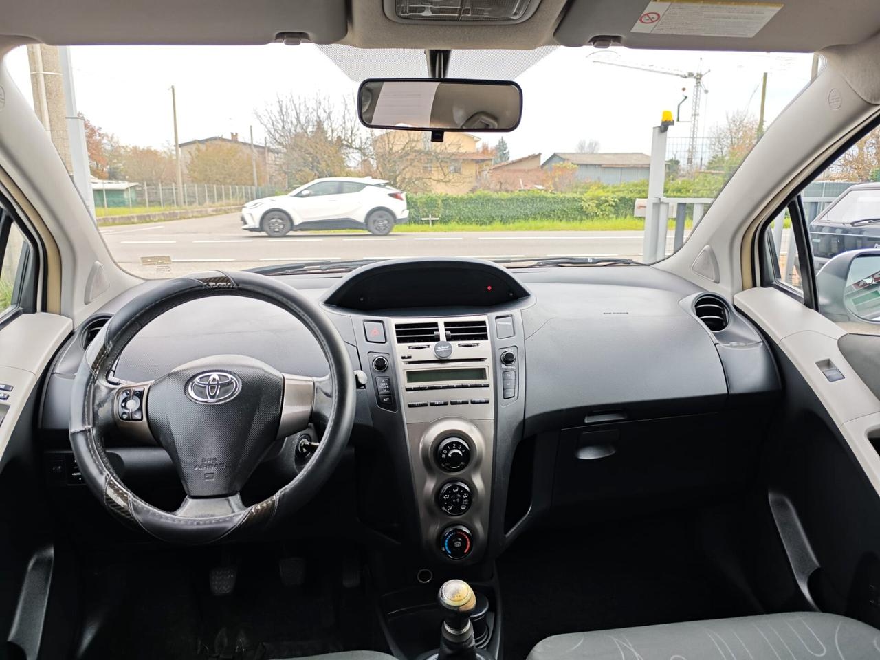 Toyota Yaris 1.0 5 porte