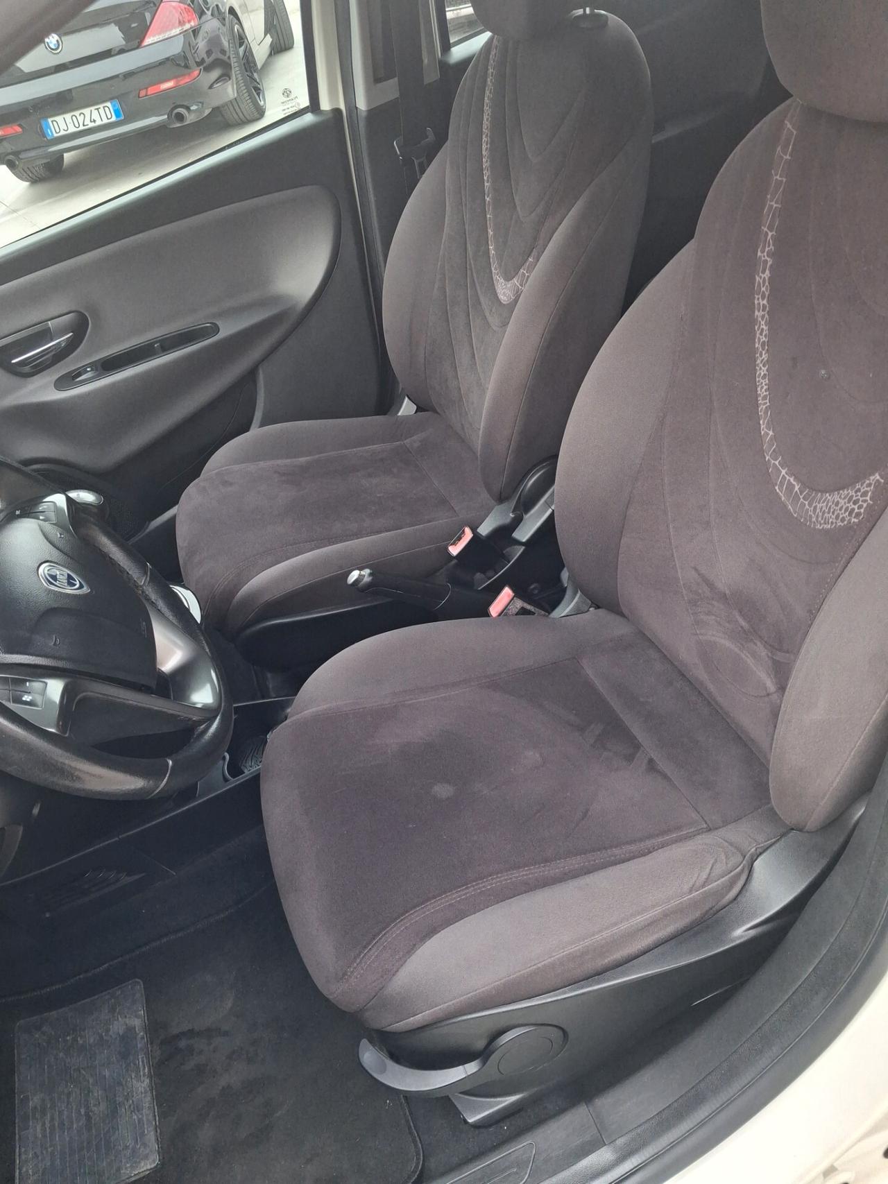 Lancia Ypsilon 0.9 TwinAir 85 CV Cambio Automatico