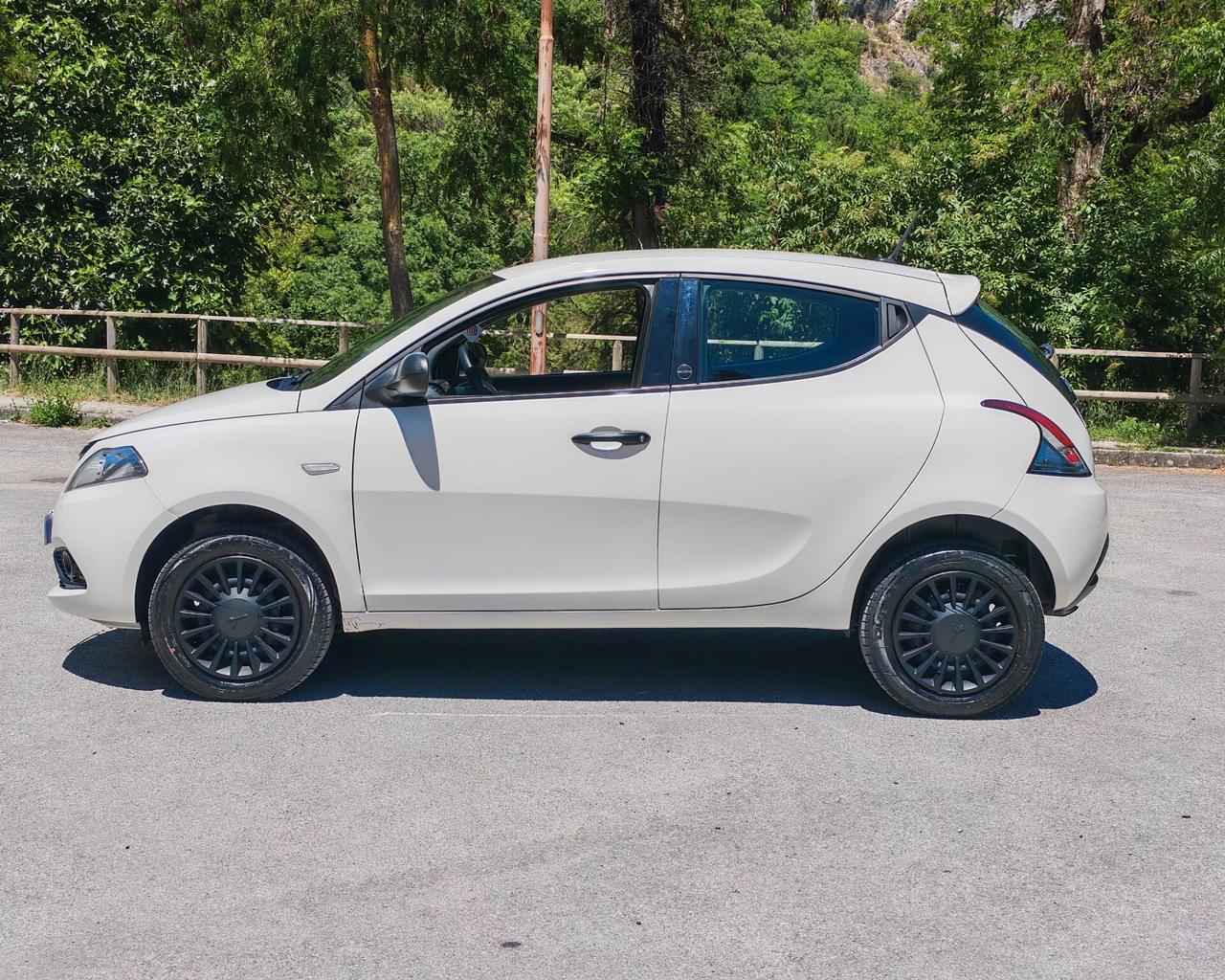 Lancia Ypsilon 0.9 TwinAir 5 porte Metano Ecochic Gold 84cv