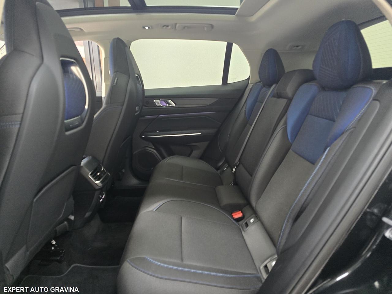 LYNK & CO 01 PLUG-IN **TOTAL BLACK**