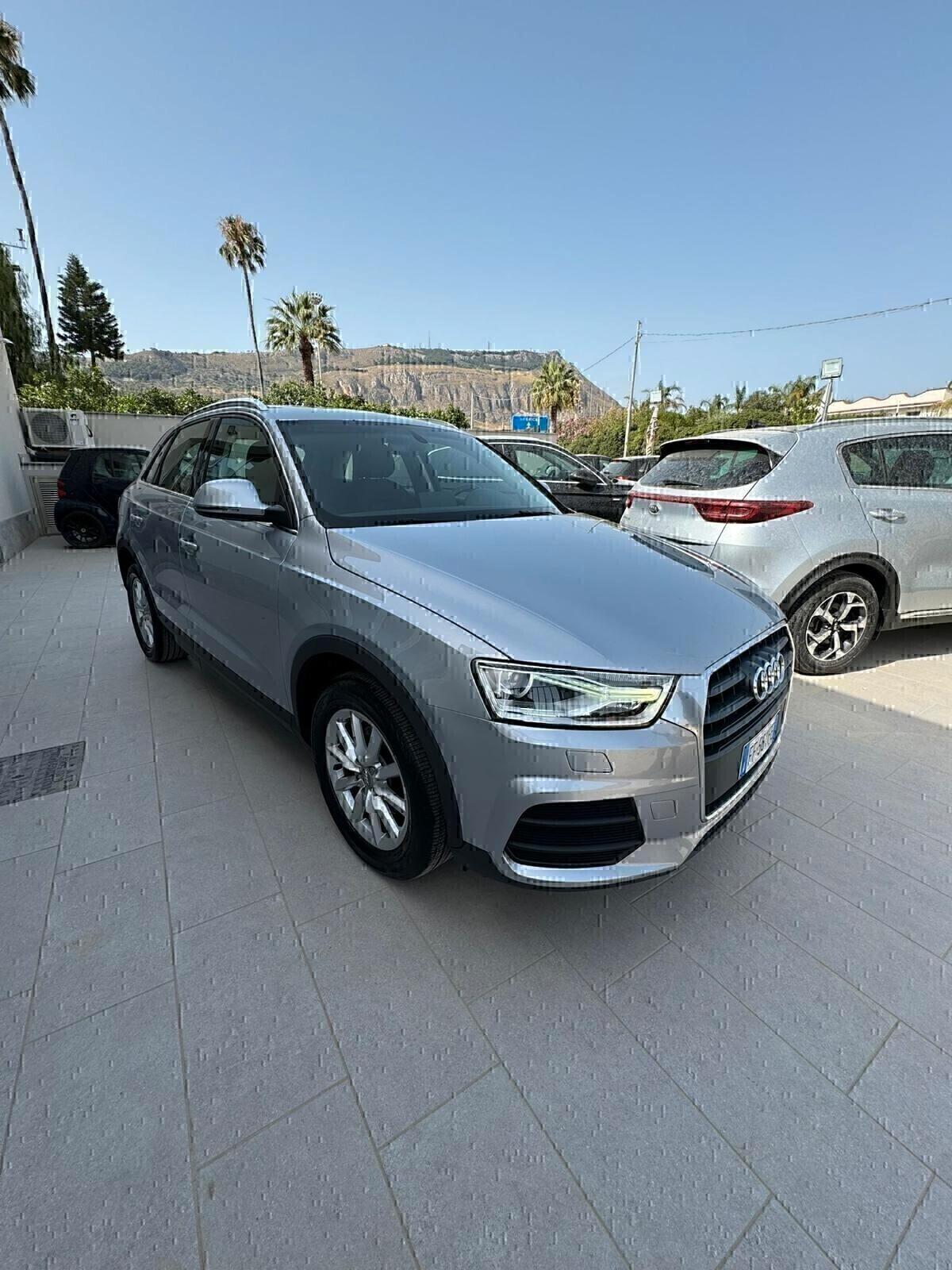 Audi Q3 2.0 TDI 120 CV Business