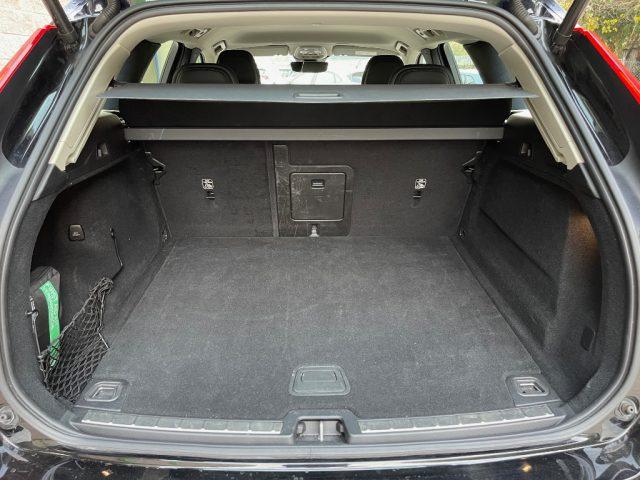 VOLVO XC60 2.0 B4 AWD AUTOMATICA CERCHI DA 19" FARI FULL LED