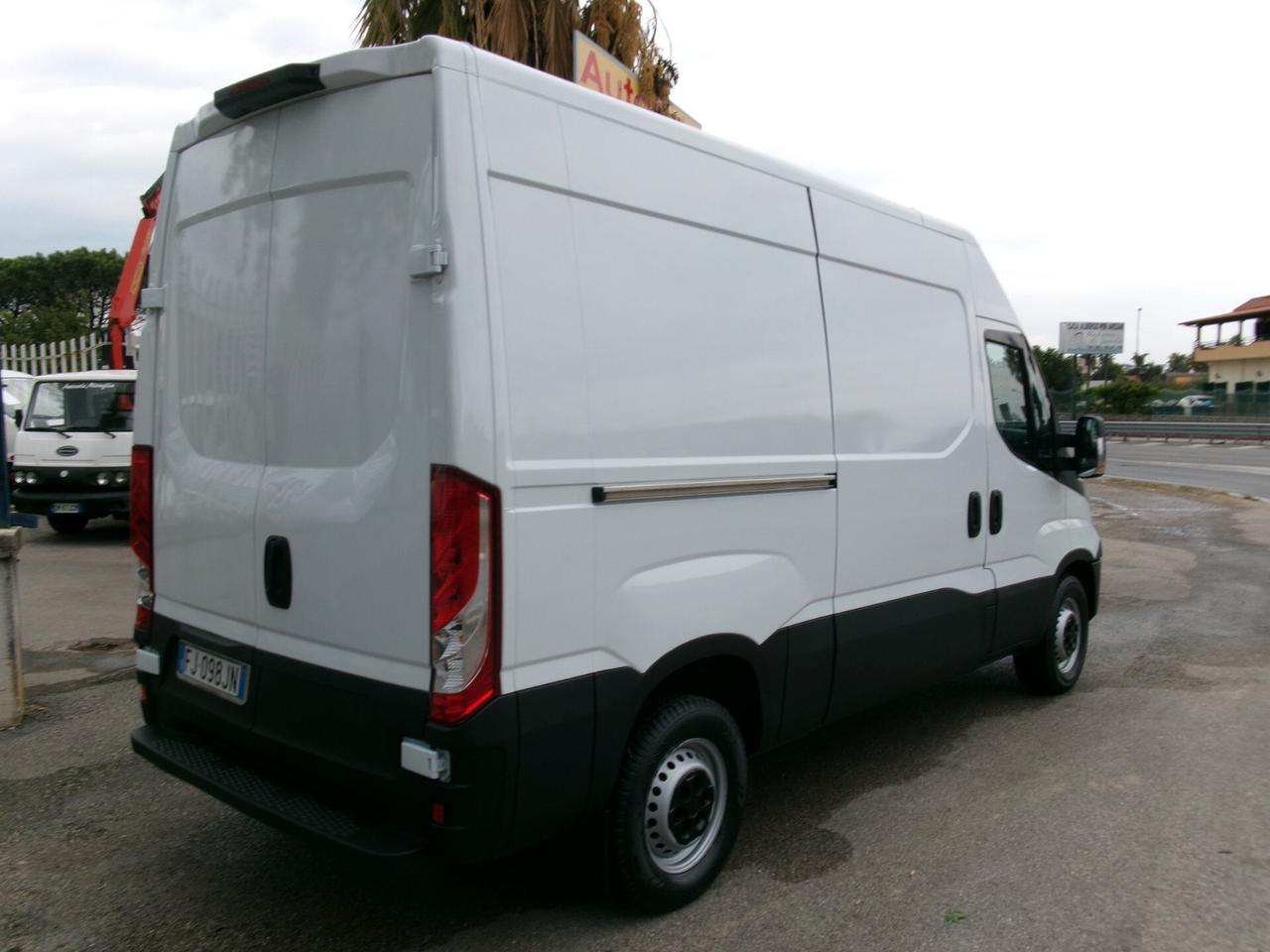 Iveco Daily 35S12 2.3 120CV EURO 6 FURGONE P.MEDIO *PERFETTO*