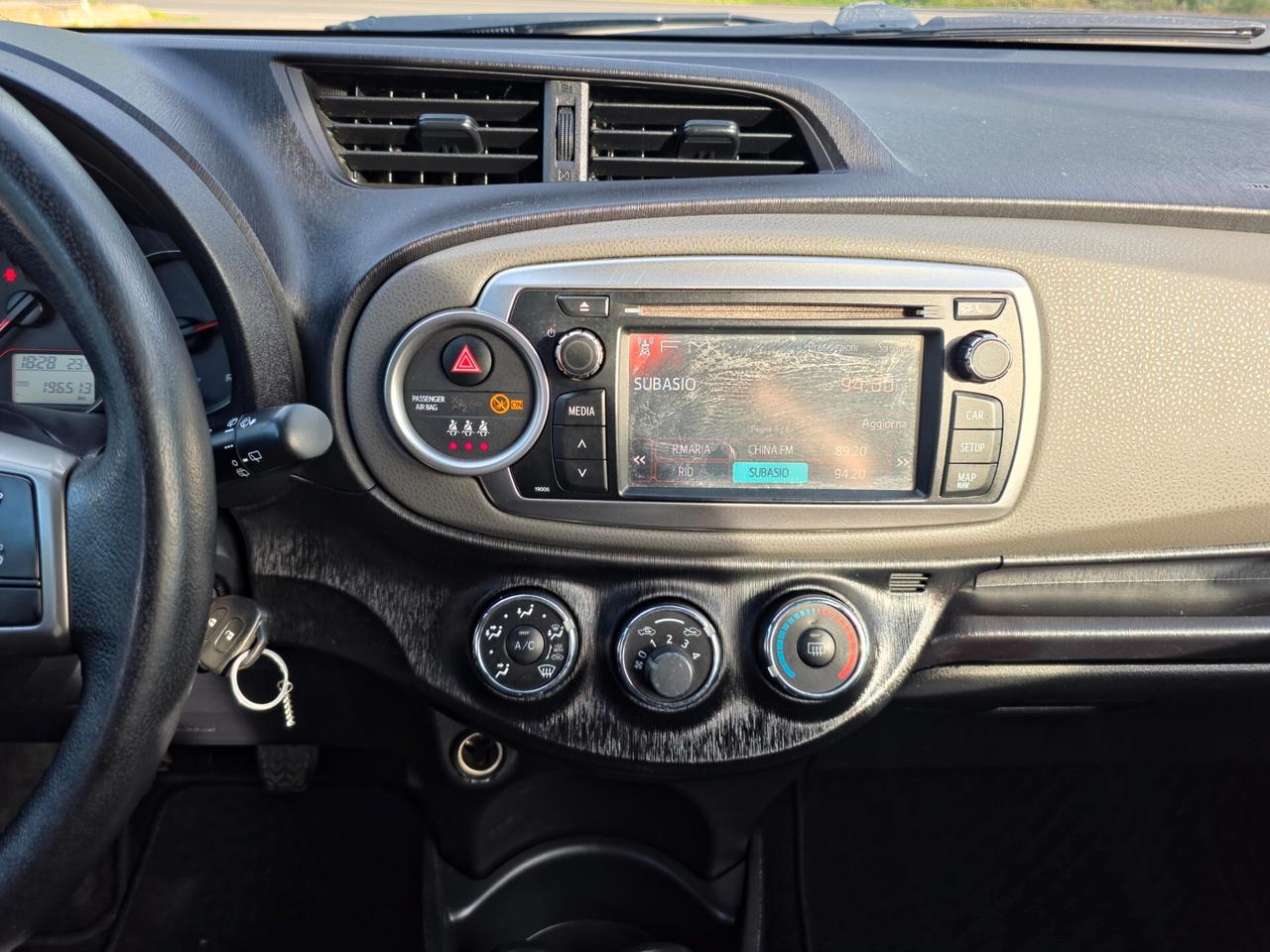 Toyota Yaris 1.0 5 porte Lounge CV-69 E5B Manuale NEO
