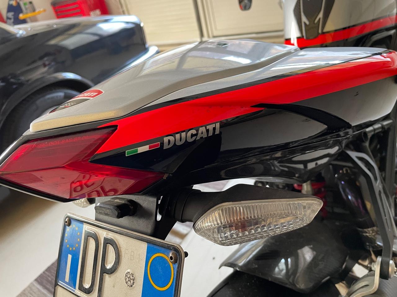 Ducati 1098 strettfighter