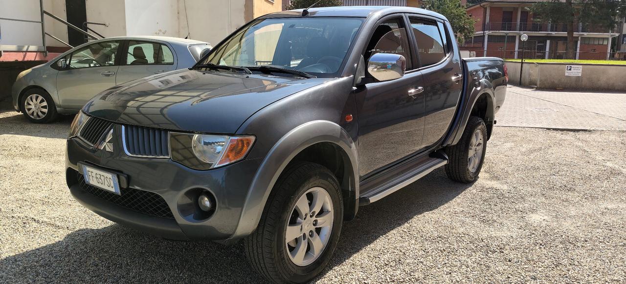 Mitsubishi L200 2.5 DI-D/167CV Double Cab Warrior