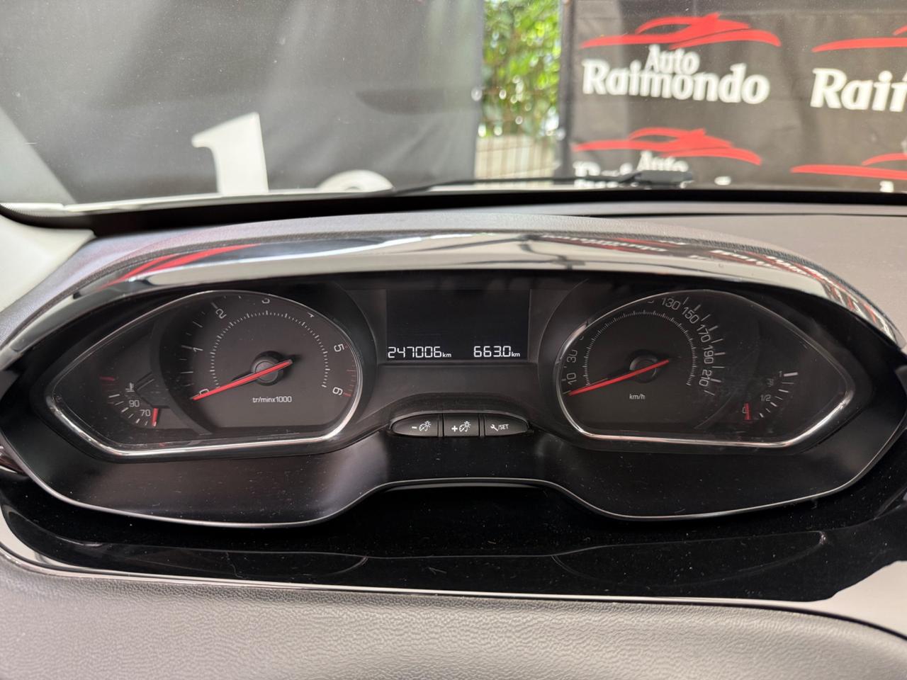 Peugeot 208 1.4 HDi 68 CV 5 porte