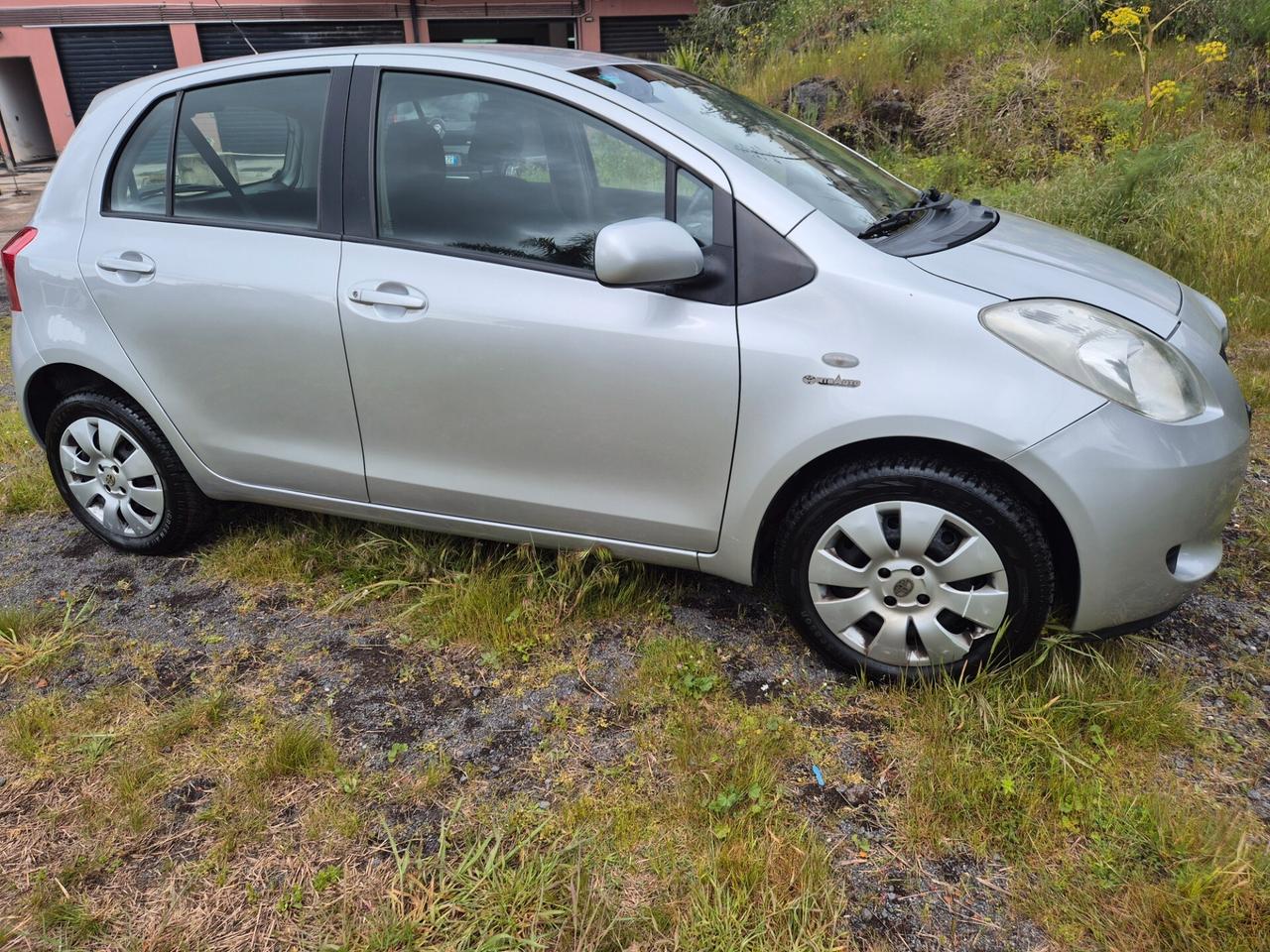 Toyota Yaris 1.0 benzina 5 porte