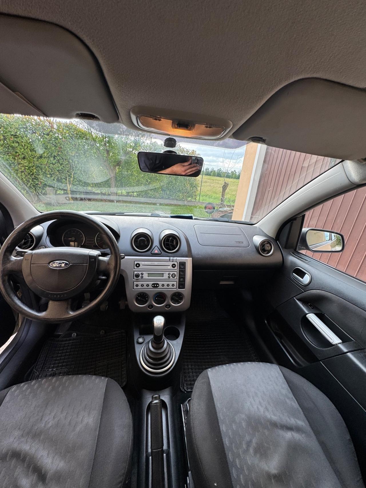 Ford Fiesta 1.4 16V 5p. Ghia