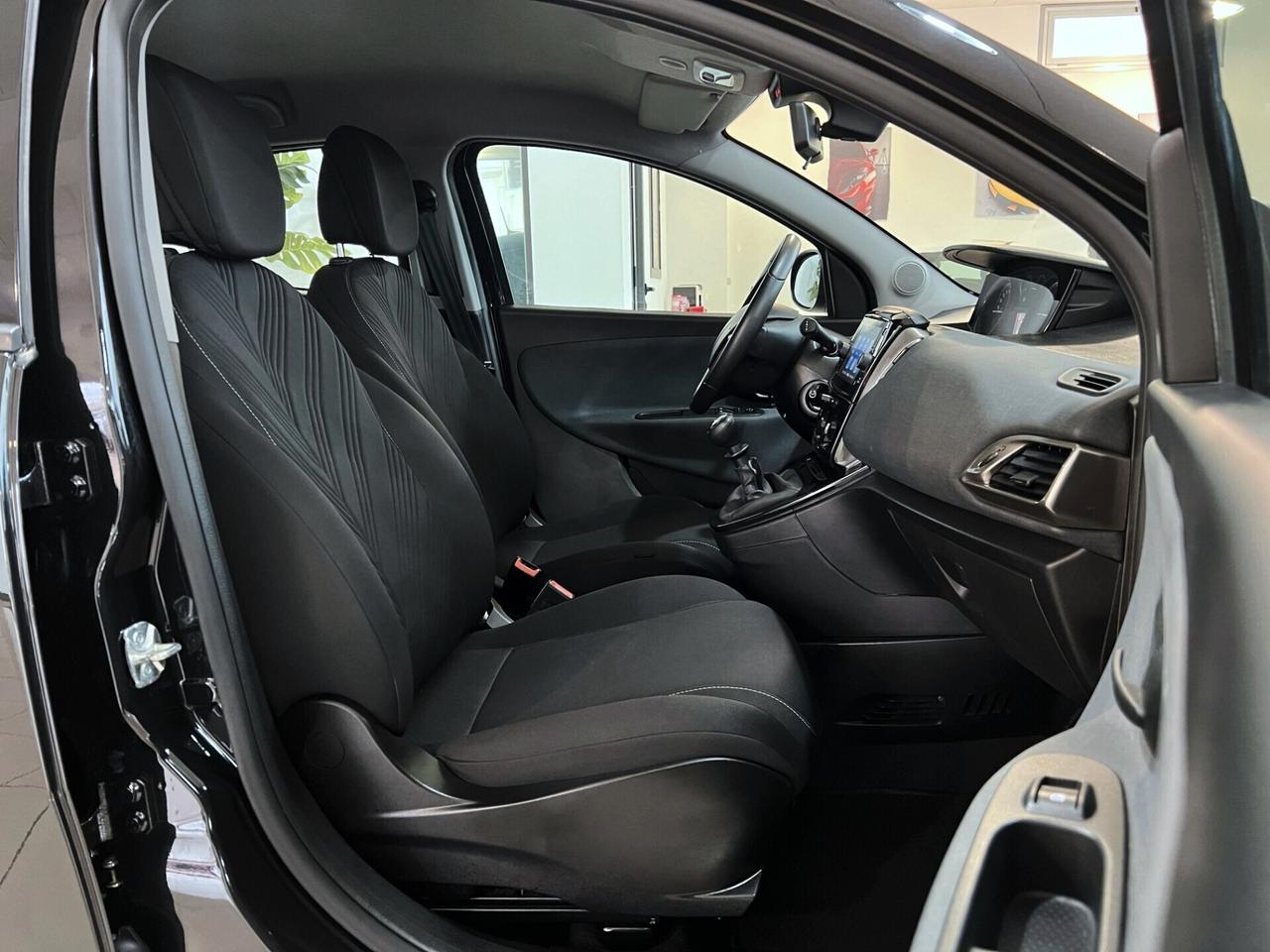 Lancia Ypsilon 1.0 Hybrid Gold 2023