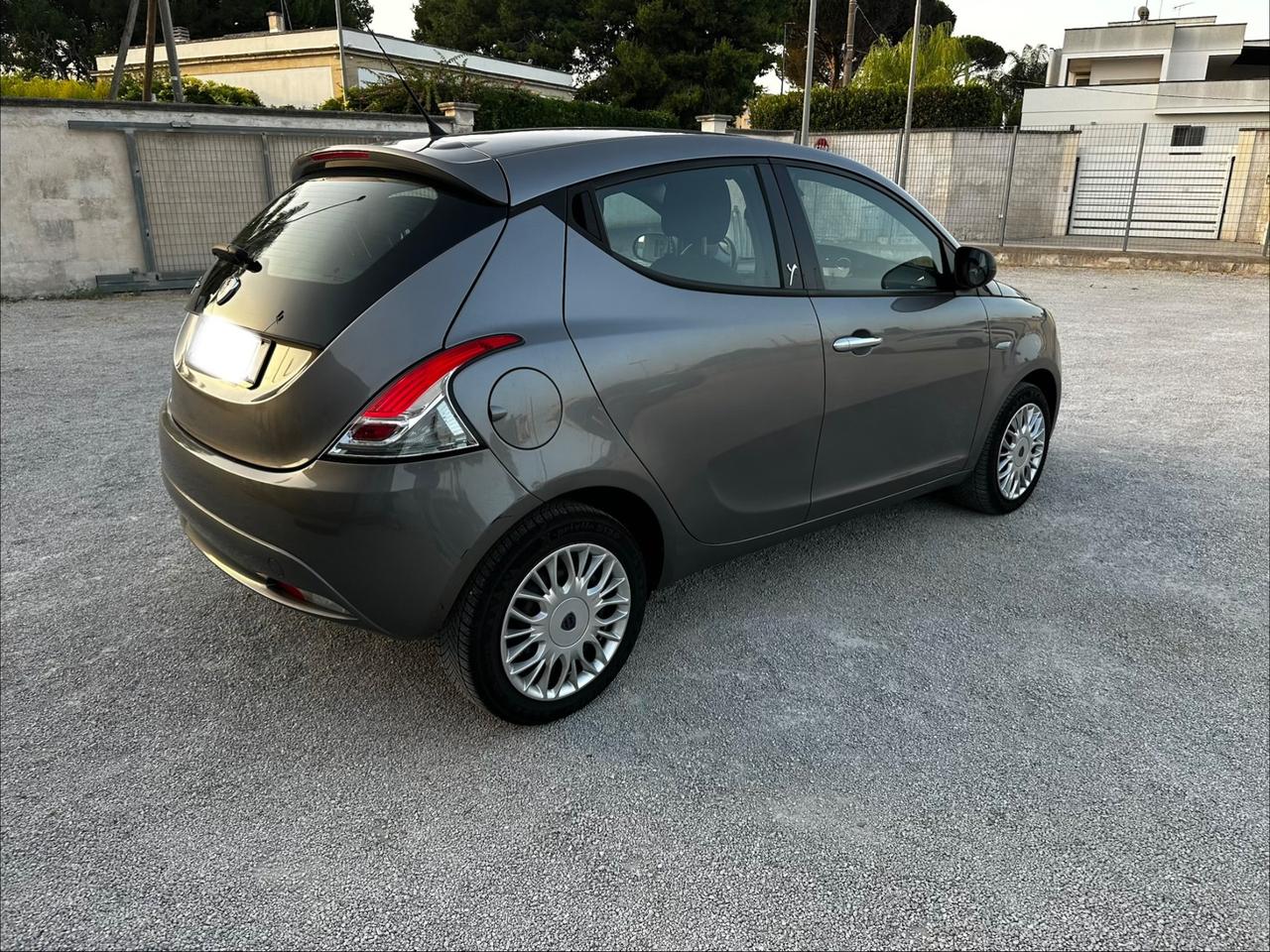 Lancia Ypsilon 1.2 69 CV 5 porte Gold