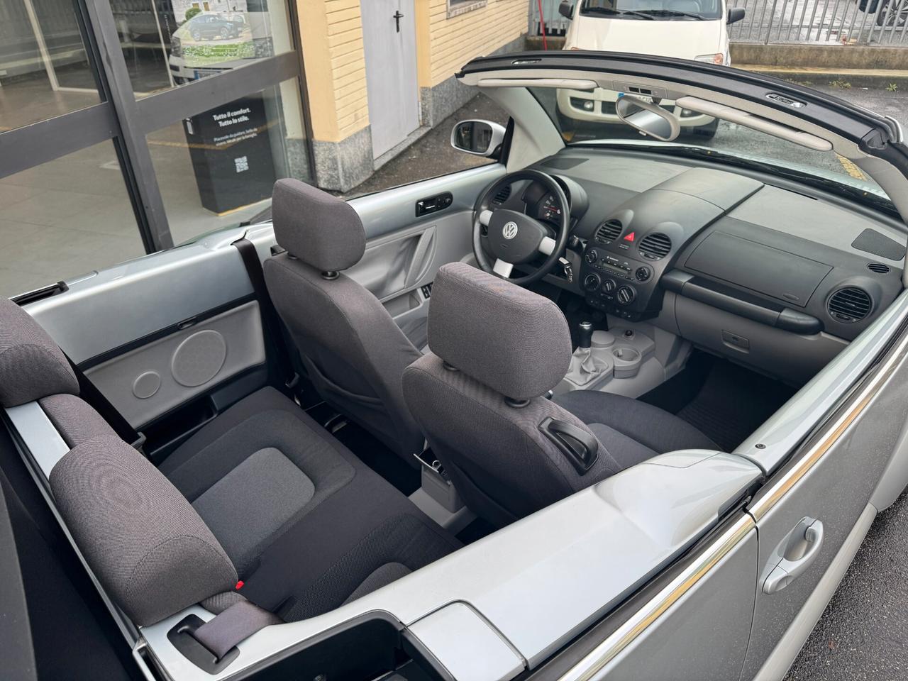 Volkswagen New Beetle 1.6 Cabrio