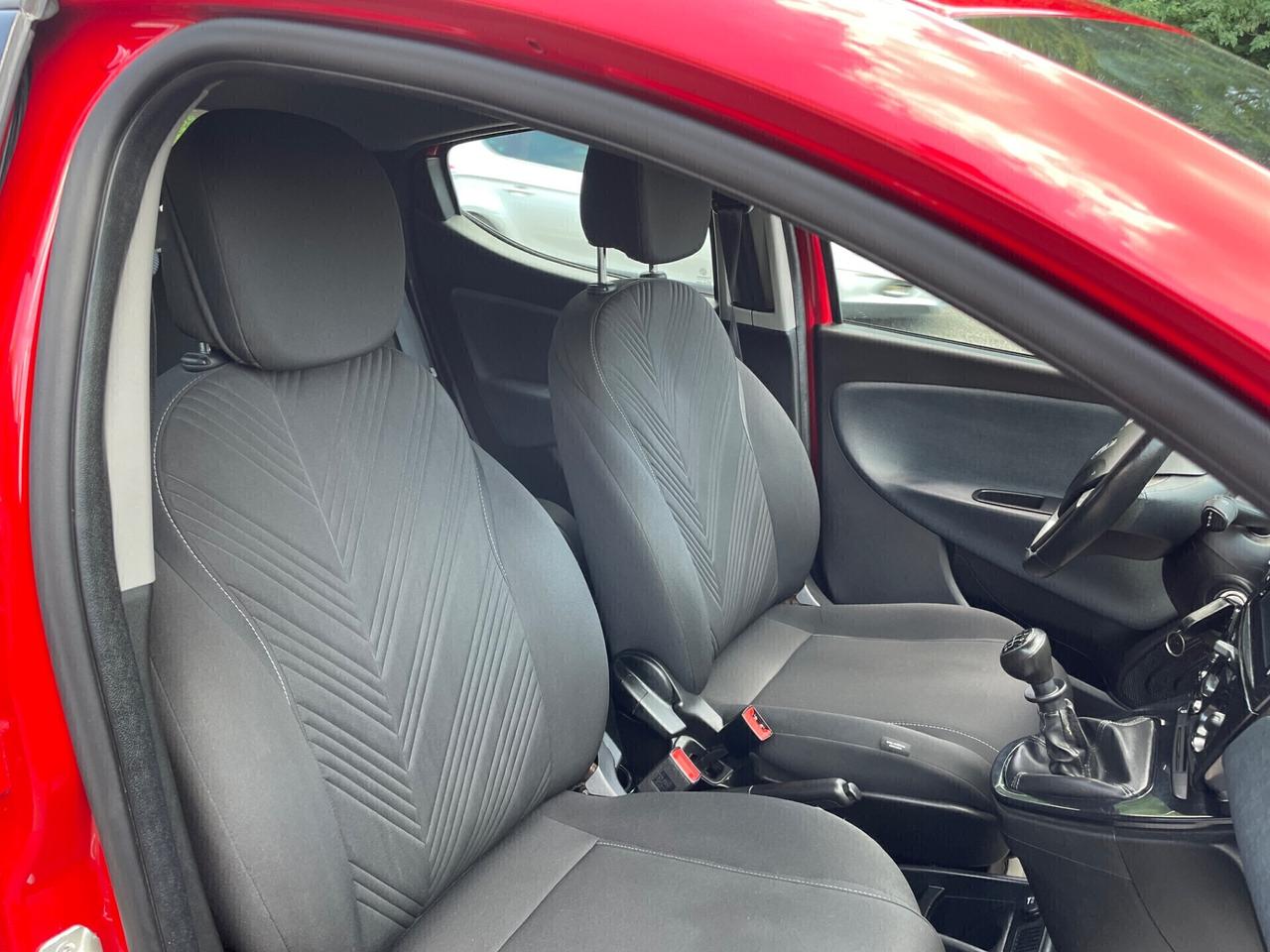 Lancia Ypsilon 1.0 FireFly 5 porte S&S Hybrid Ecochic Gold