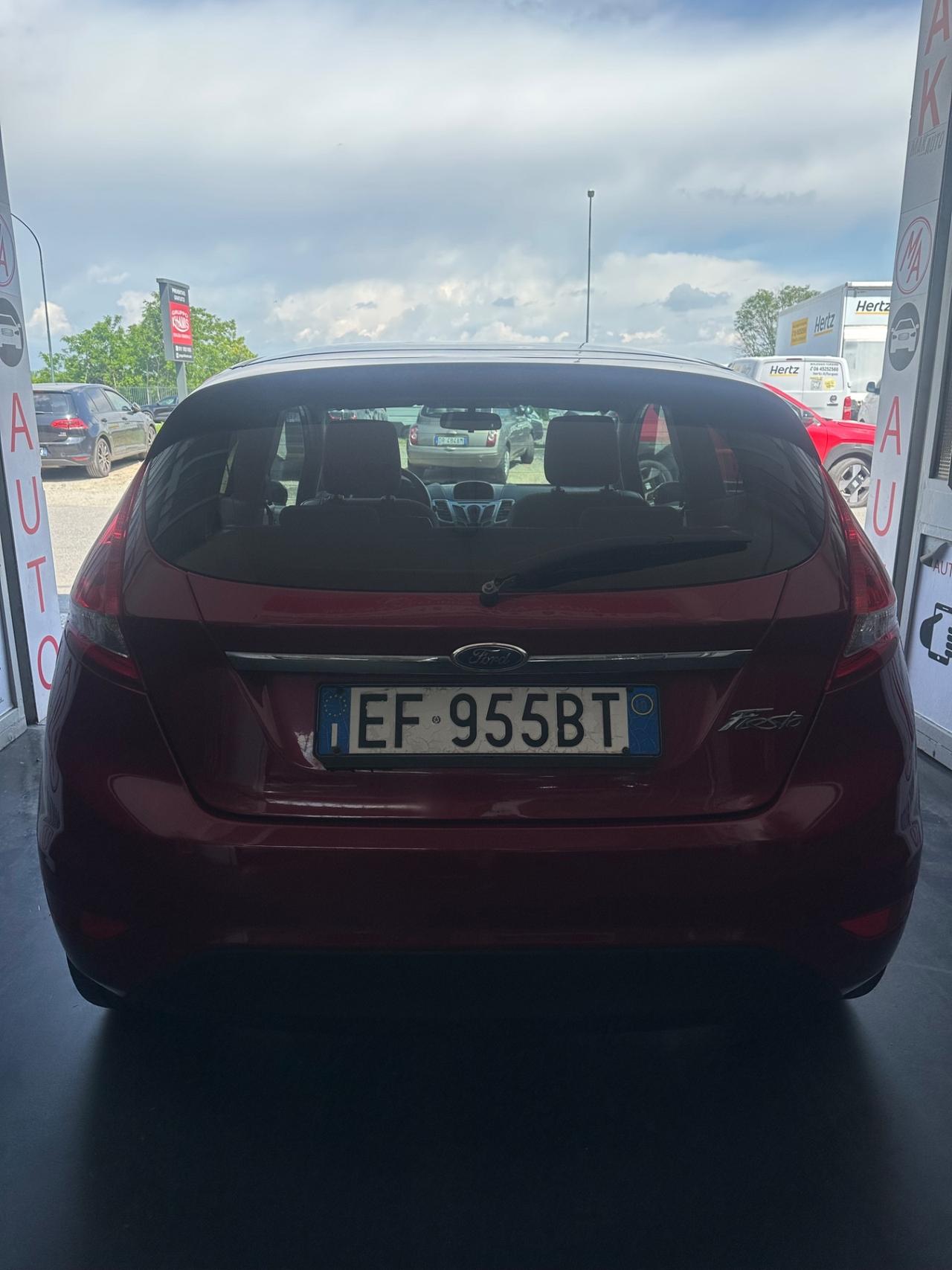 Ford Fiesta 1.4 TDCi 70CV 3 porte Titanium
