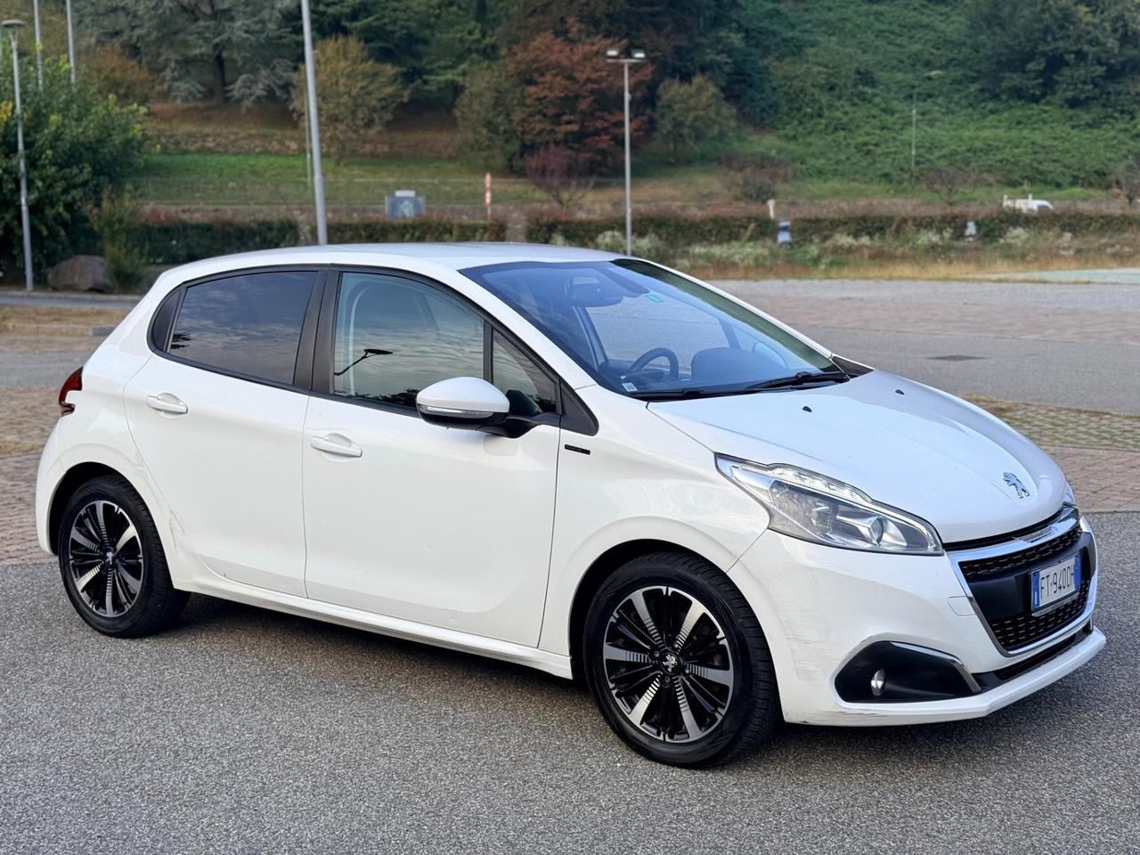 Peugeot 208 Singature 1.2 Benzina 81 cv euro6