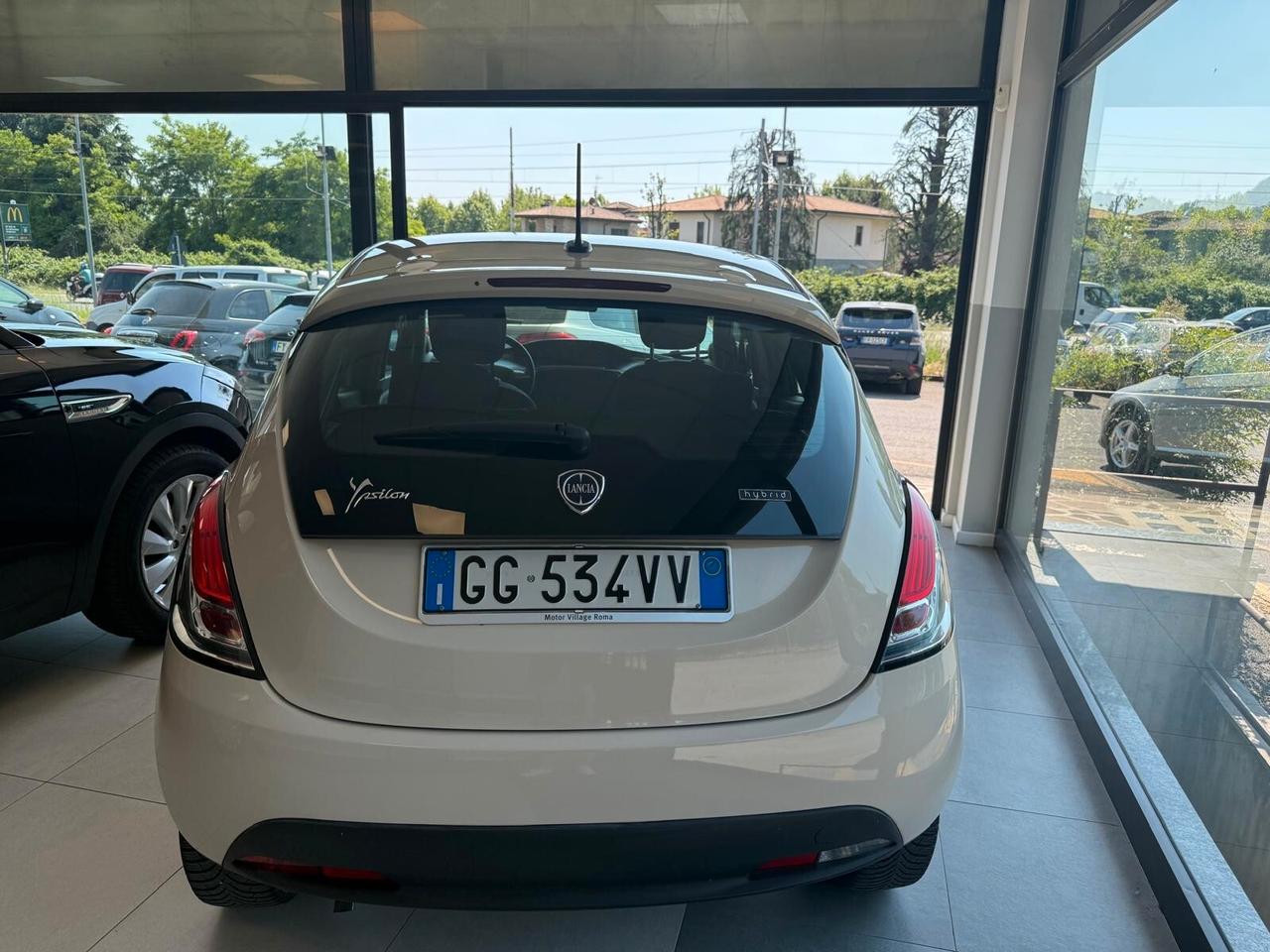 Lancia Ypsilon 1.0 FireFly 5 porte S&S Hybrid Ecochic Silver