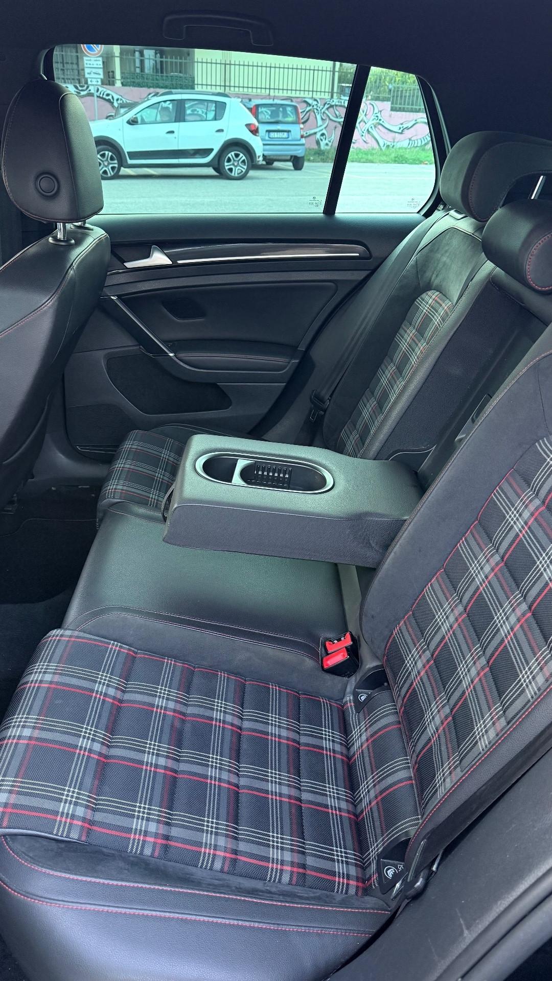 Volkswagen Golf 7 GTI 2.0 DSG