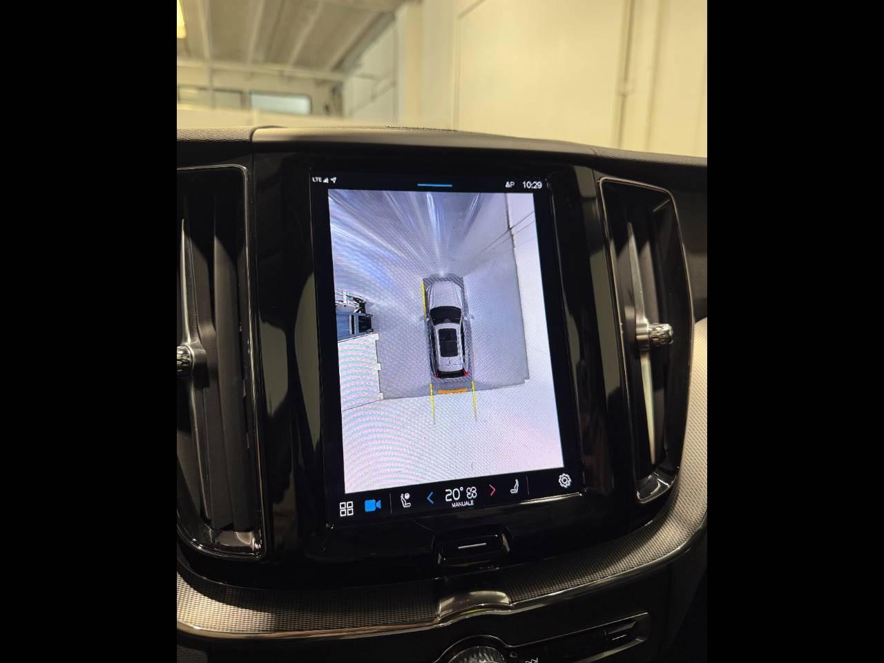 VOLVO XC60 B4 PLUS DARK AUTO