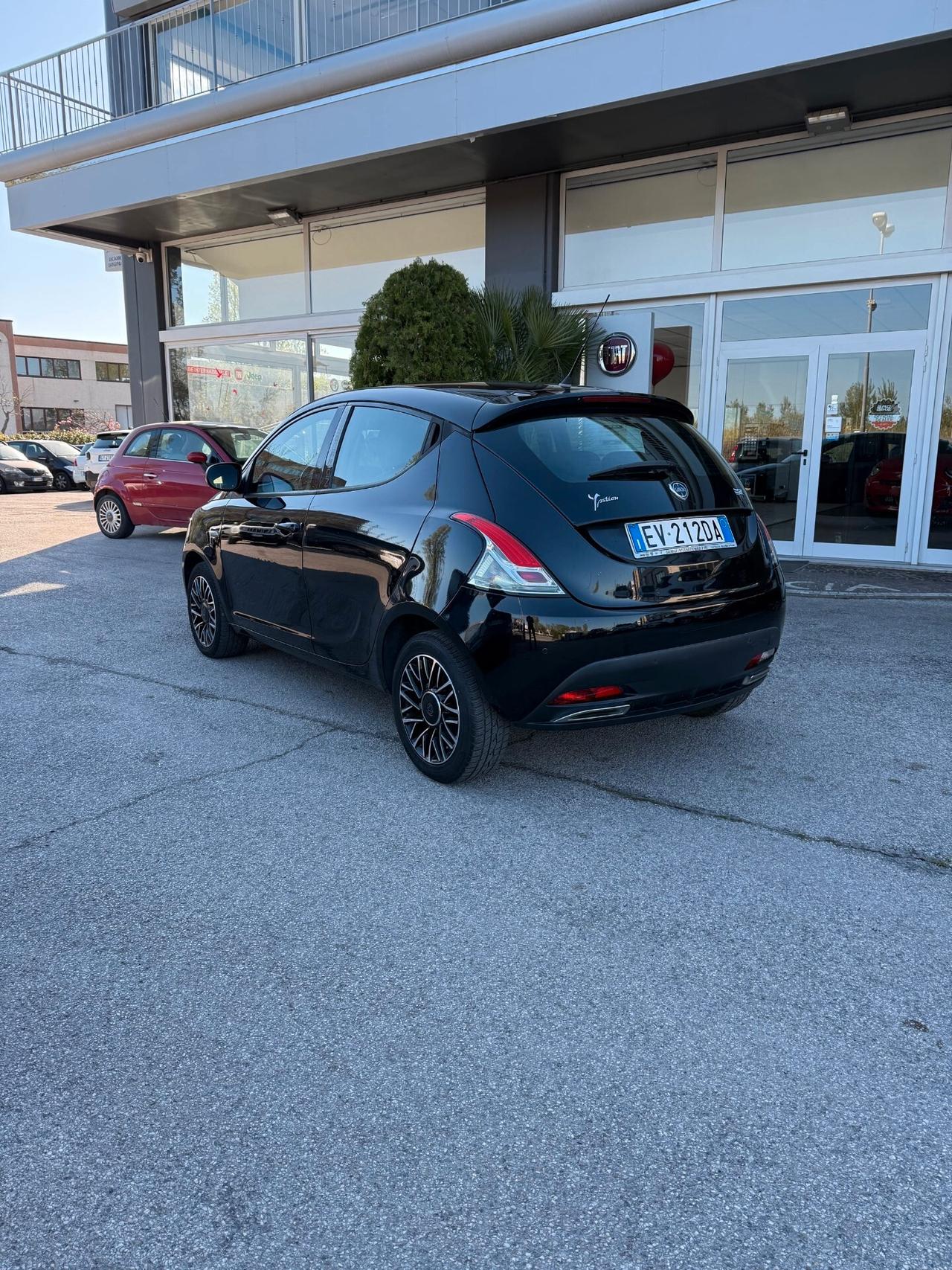 Lancia Ypsilon 1.2 69 CV 5 porte GPL Ecochic S Momodesign