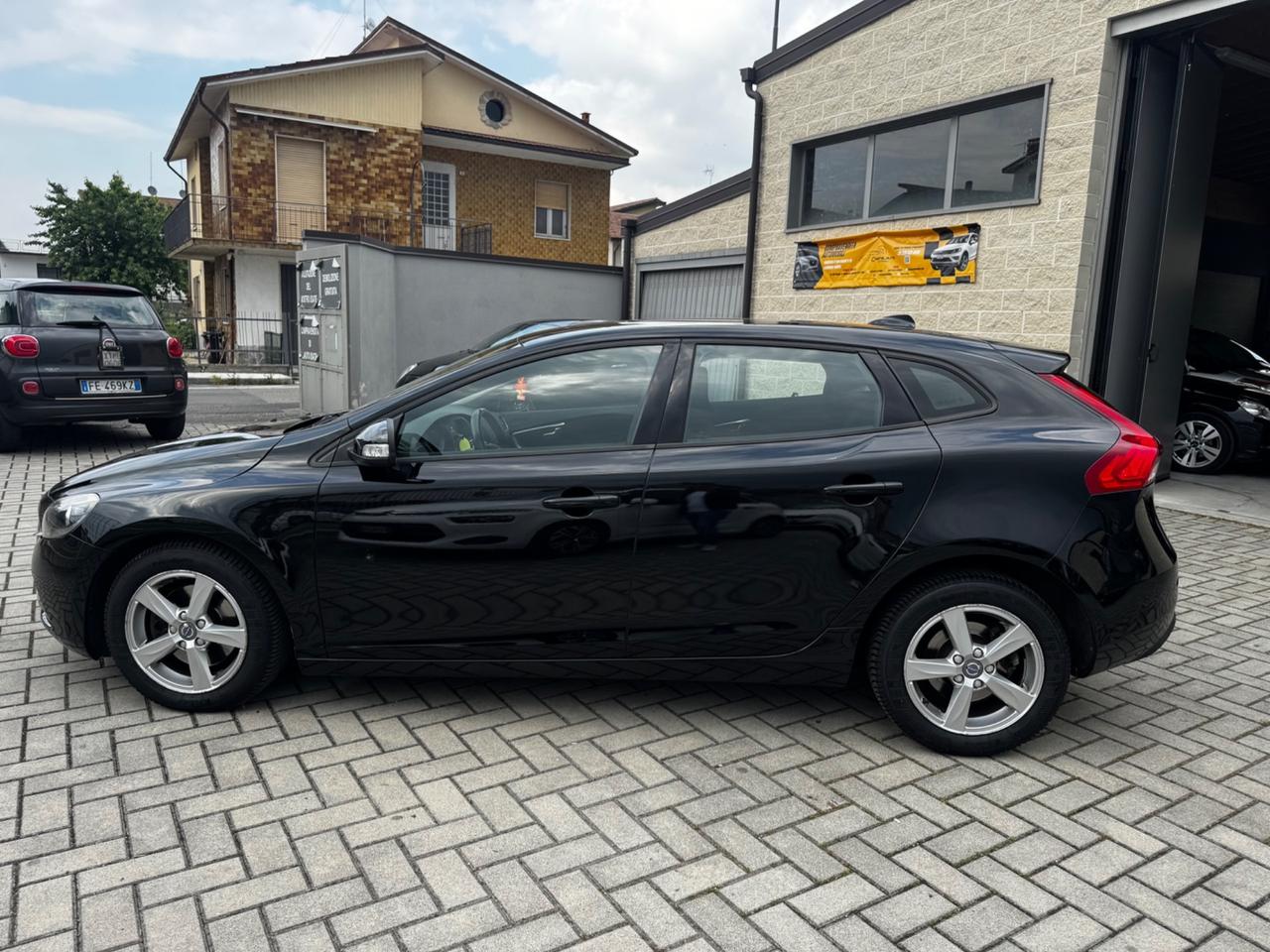 Volvo V40 D2 R-design Momentum
