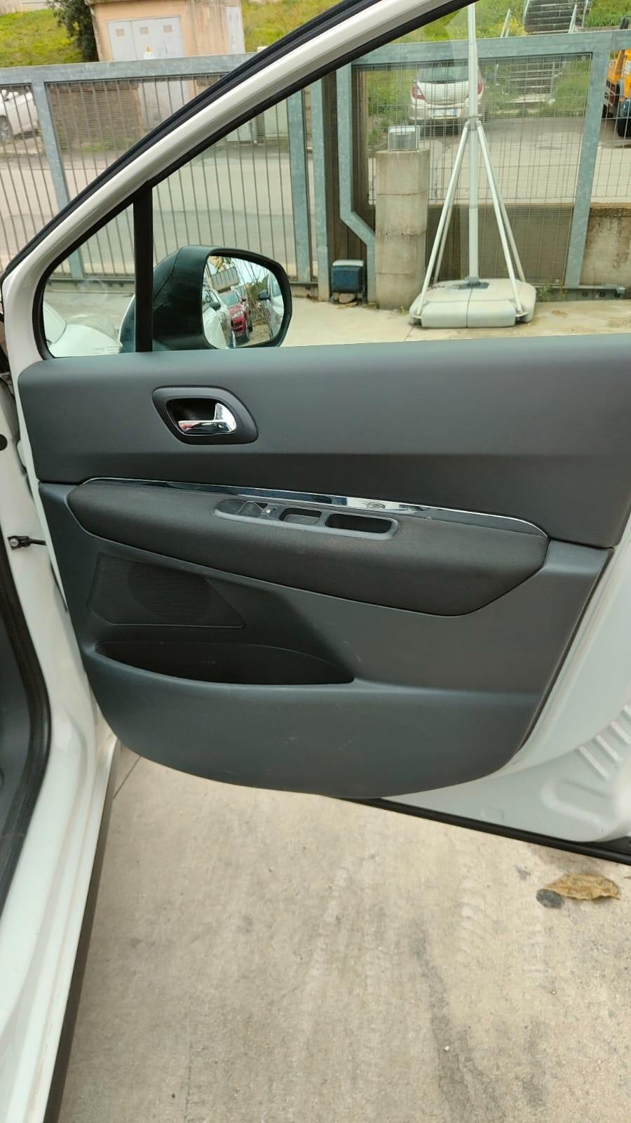 Peugeot 3008 1.6 HDi 112CV Business