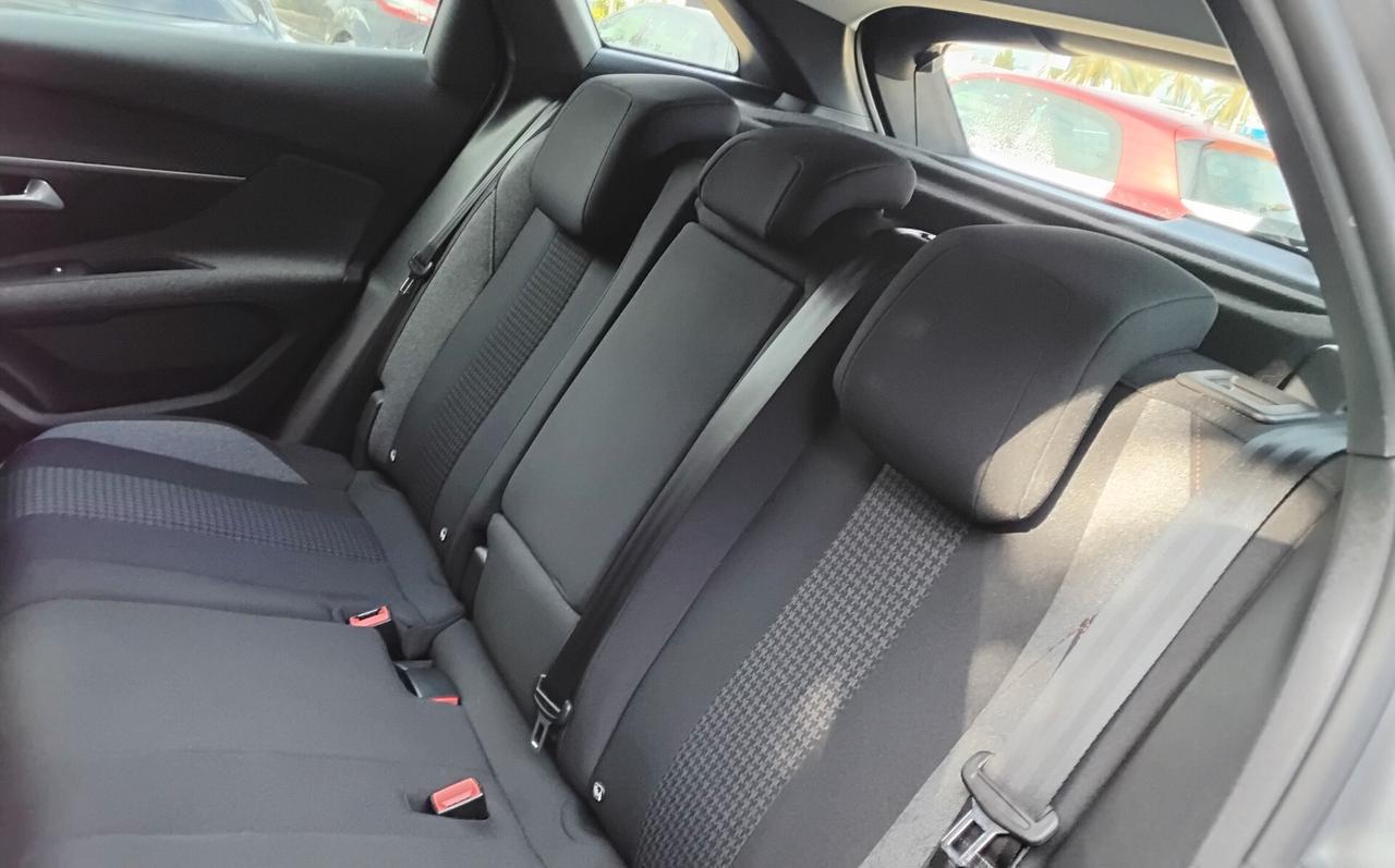 Peugeot 3008 BlueHDi 130 S&S EAT8 Active Business